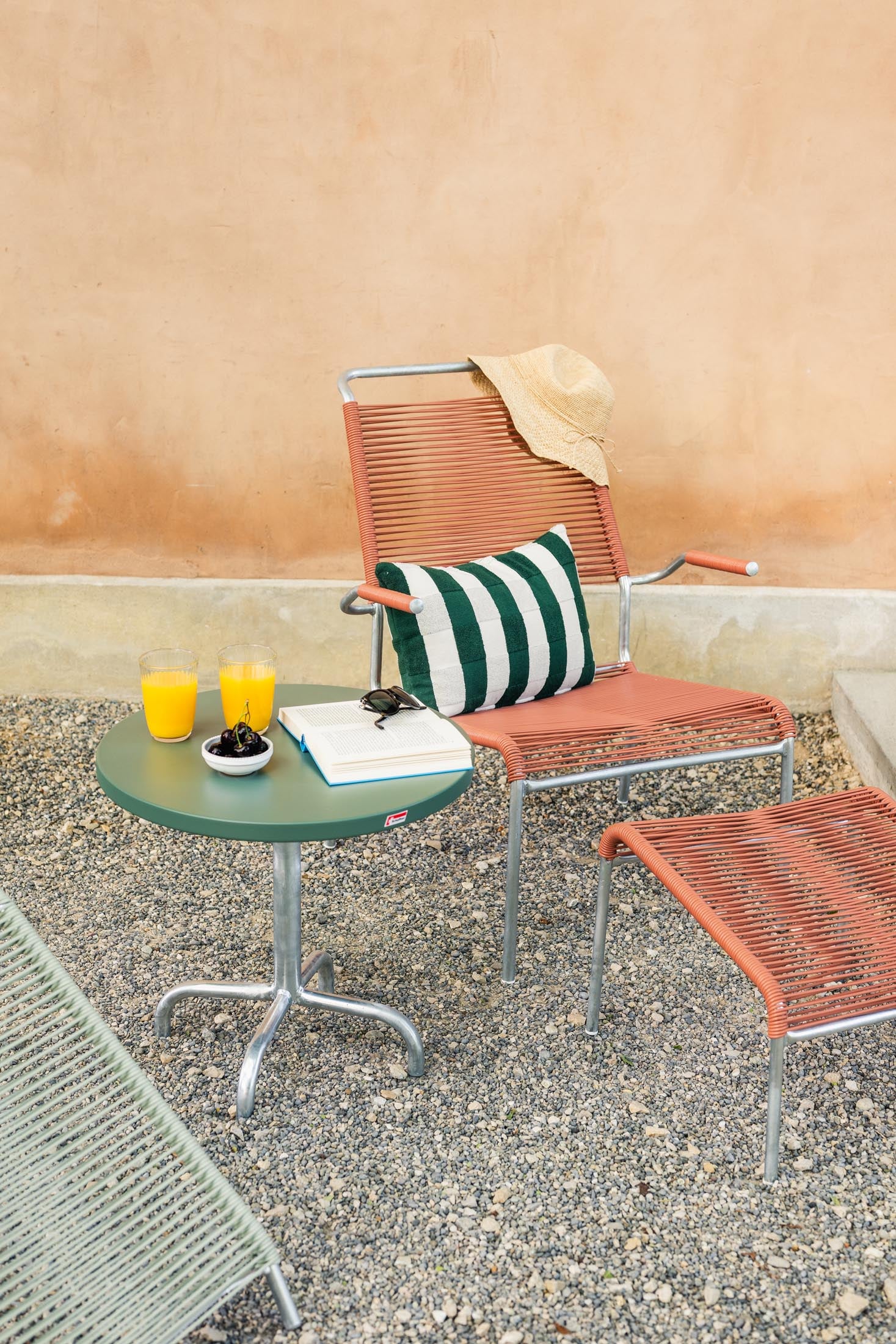 Säntis Metall-Beistelltisch Outdoor ø54 / 50 in Kaliblau präsentiert im Onlineshop von KAQTU Design AG. Beistelltisch Outdoor ist von Schaffner