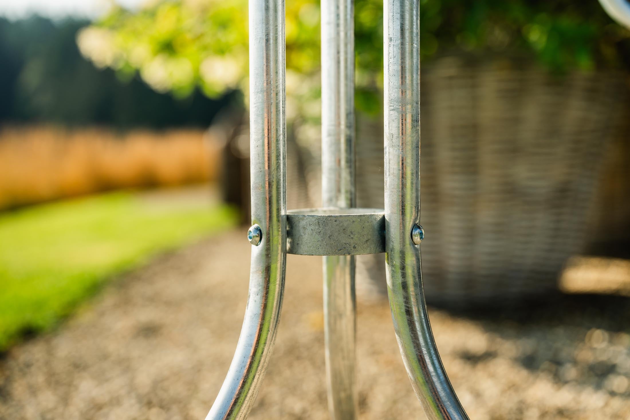St. Moritz Metall-Gartentisch ø60 in Pastellblau präsentiert im Onlineshop von KAQTU Design AG. Gartentisch ist von Schaffner