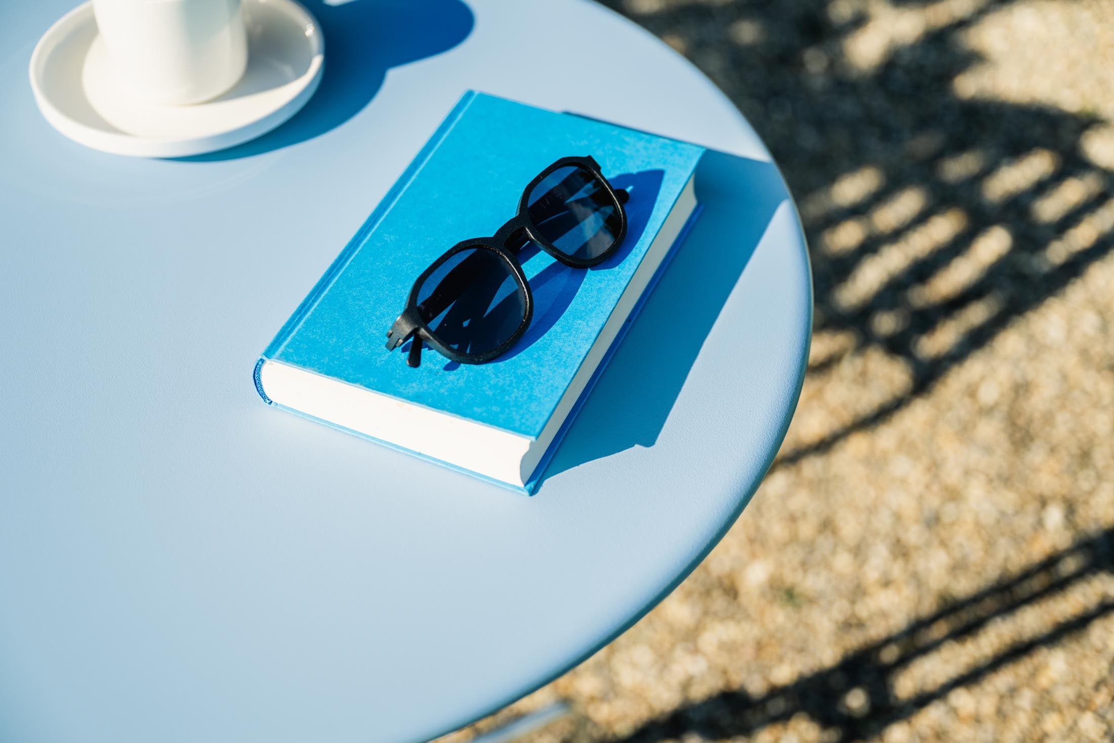 St. Moritz Metall-Gartentisch ø60 in Pastellblau präsentiert im Onlineshop von KAQTU Design AG. Gartentisch ist von Schaffner