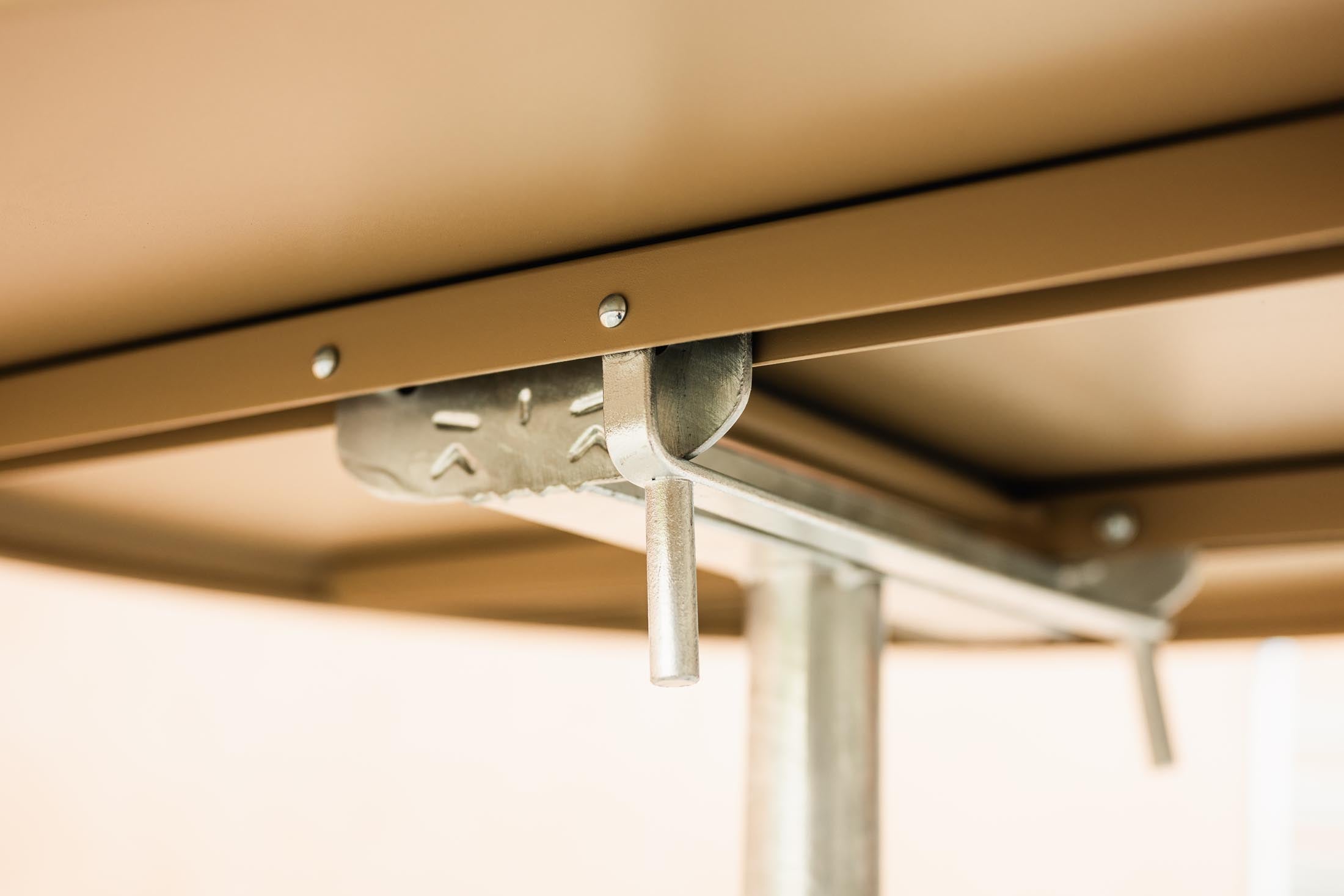 Säntis Metall-Stehtisch Outdoor ø80 / 110 klappbar in Pastellbraun präsentiert im Onlineshop von KAQTU Design AG. Hochtisch Outdoor ist von Schaffner