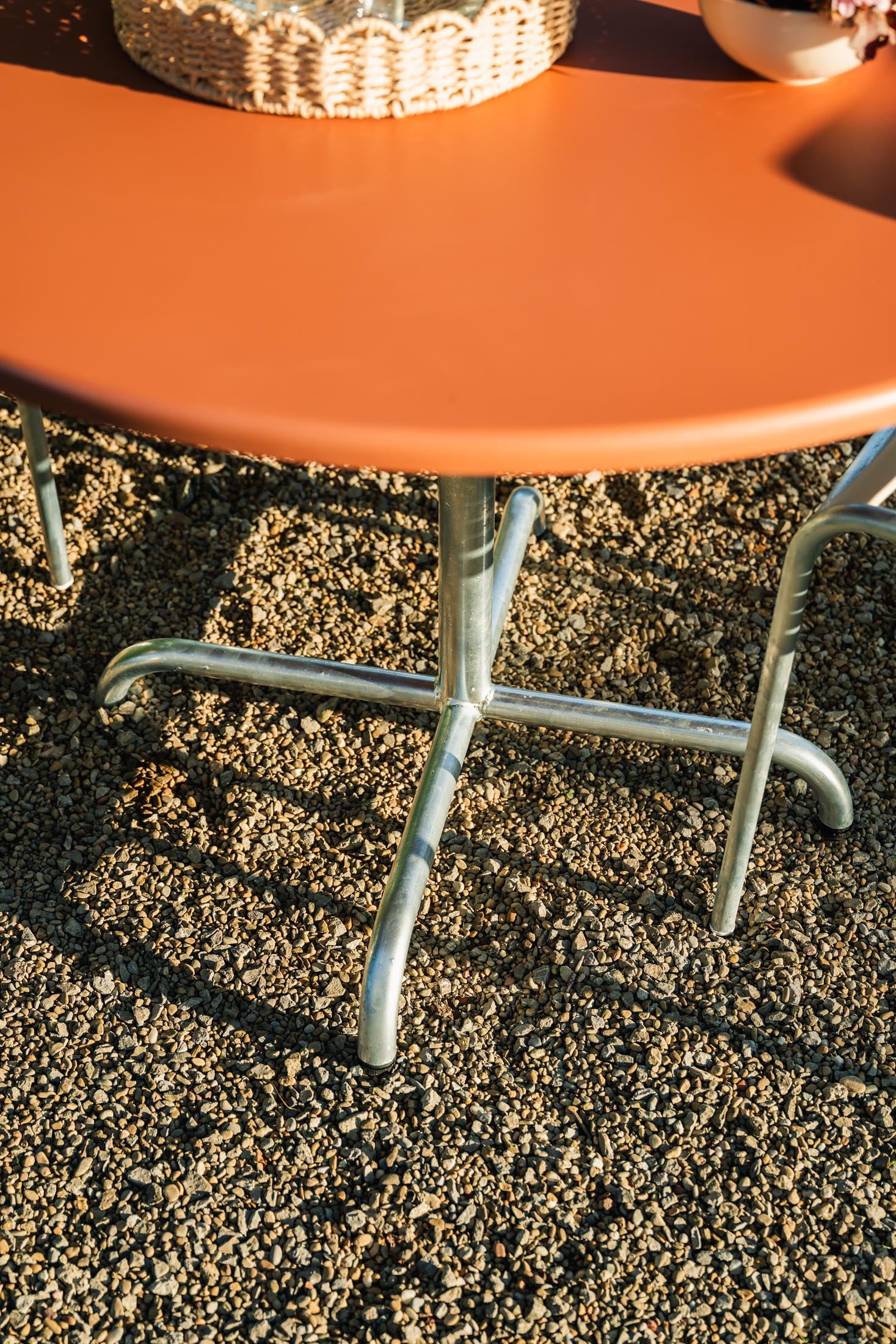 Davos Glasfaser-Gartentisch ø100, klappbar, wetterfest, langlebig, Schweizer Qualität, modernes Design, platzsparend, ideal für Garten & Terrasse.