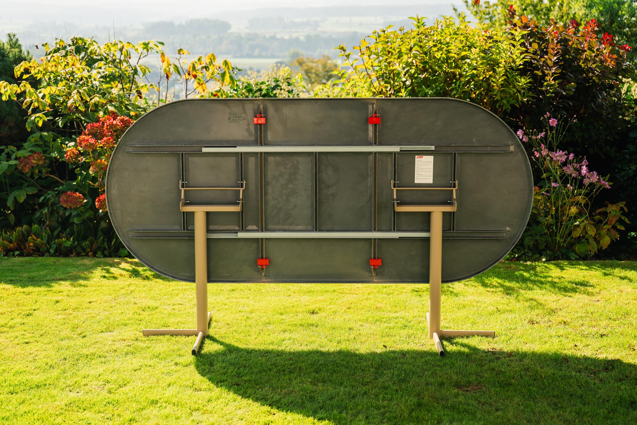 Moderner Bodensee Glasfaser-Gartentisch 160/218x95 cm, klappbar & ausziehbar, wetterfest, langlebig, Schweizer Qualität – perfekt für Garten, Terrasse oder Balkon.