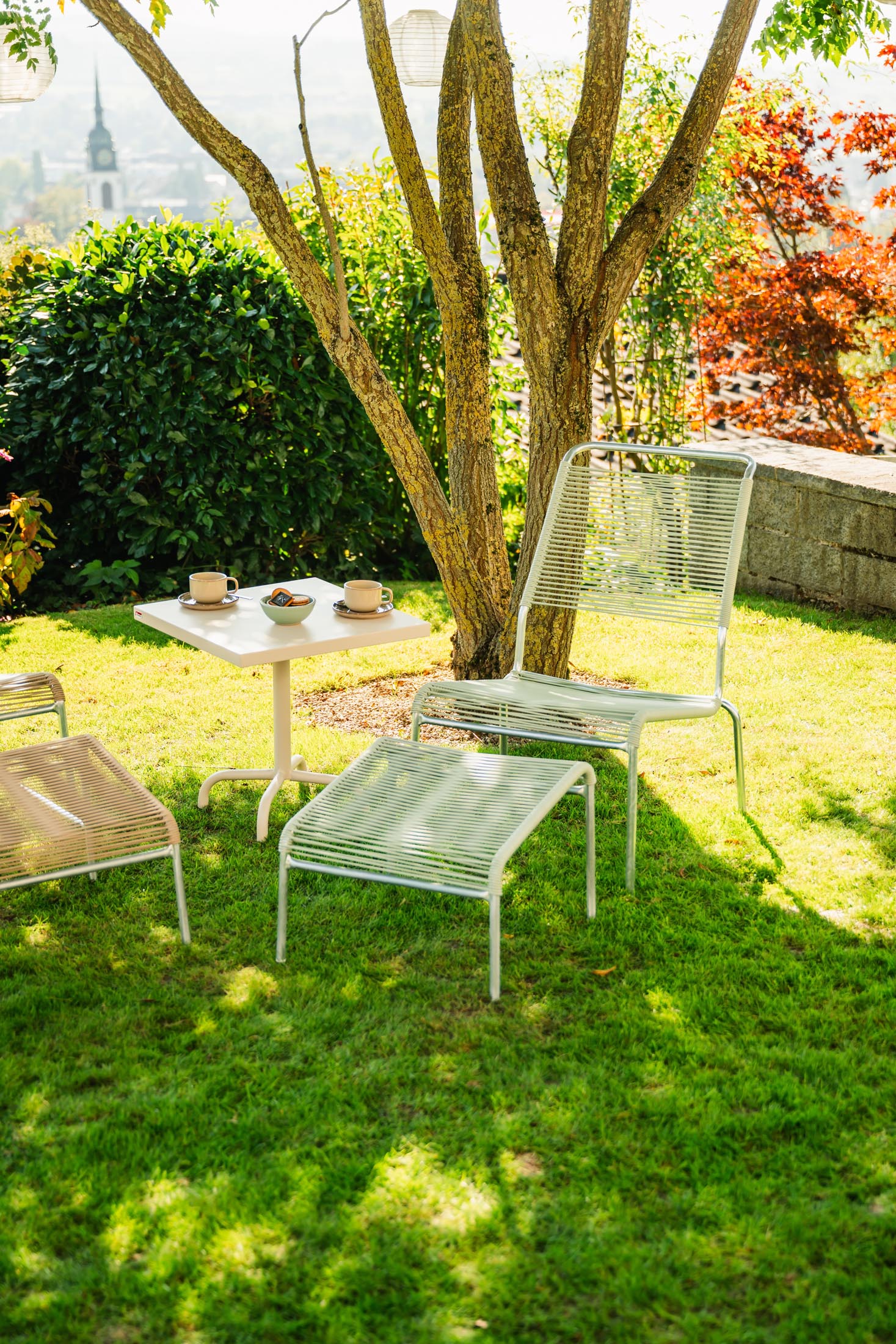 Säntis Metall-Beistelltisch Outdoor 50x50 / 50 in Pastellsand präsentiert im Onlineshop von KAQTU Design AG. Beistelltisch Outdoor ist von Schaffner