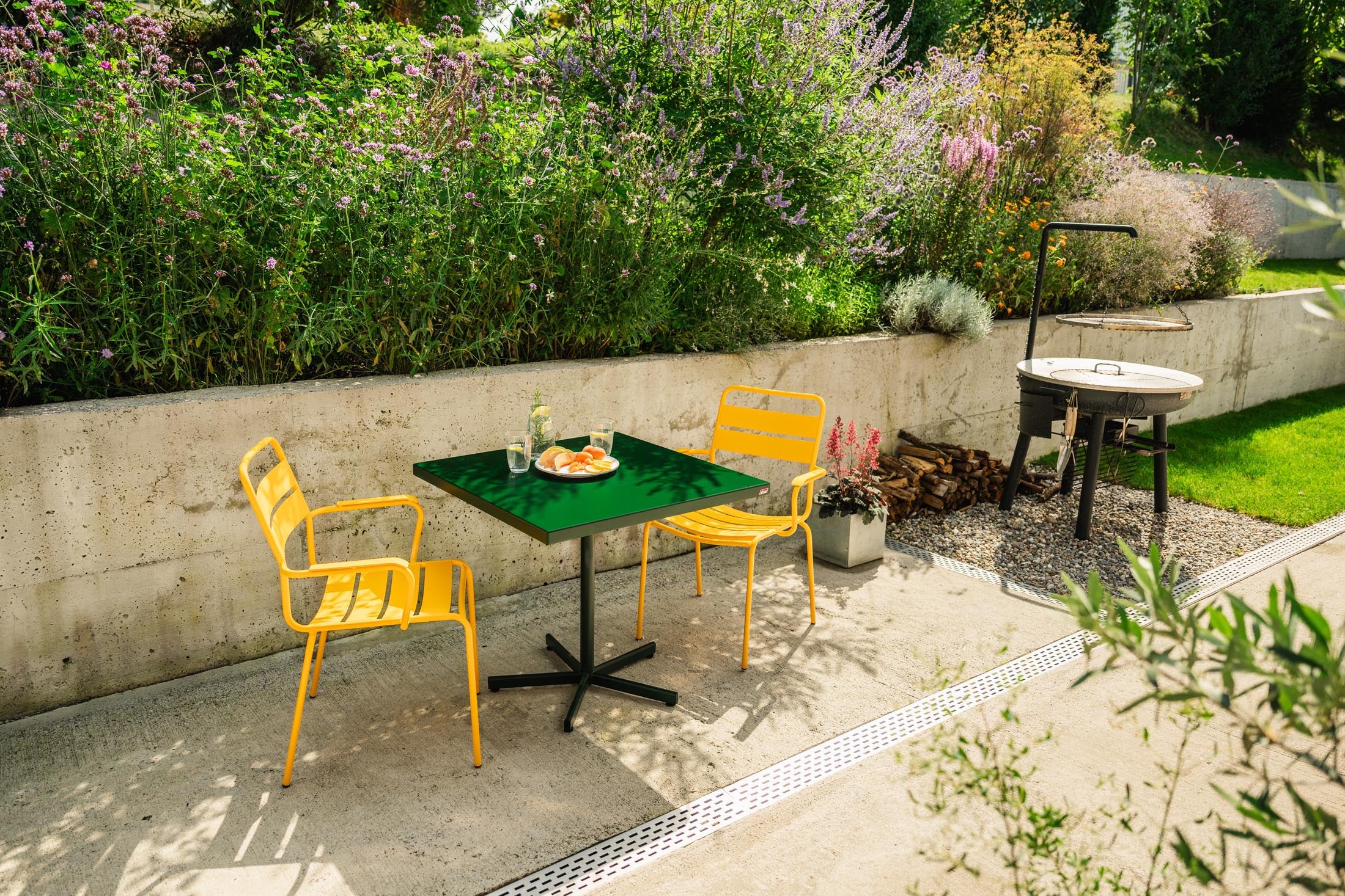 Bodensee Glasfaser-Gartentisch 80x80 klappbar in Graphit präsentiert im Onlineshop von KAQTU Design AG. Gartentisch ist von Schaffner