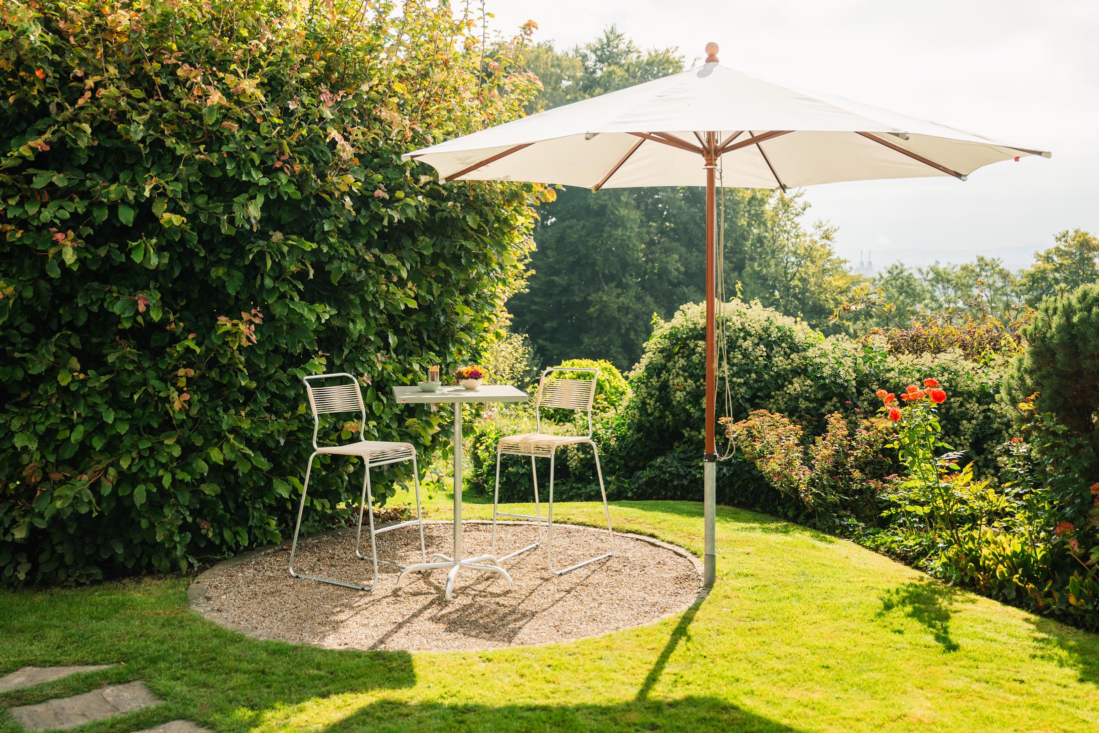 Säntis Metall-Stehtisch Outdoor 70x70 / 110 klappbar in Hellgrün präsentiert im Onlineshop von KAQTU Design AG. Hochtisch Outdoor ist von Schaffner