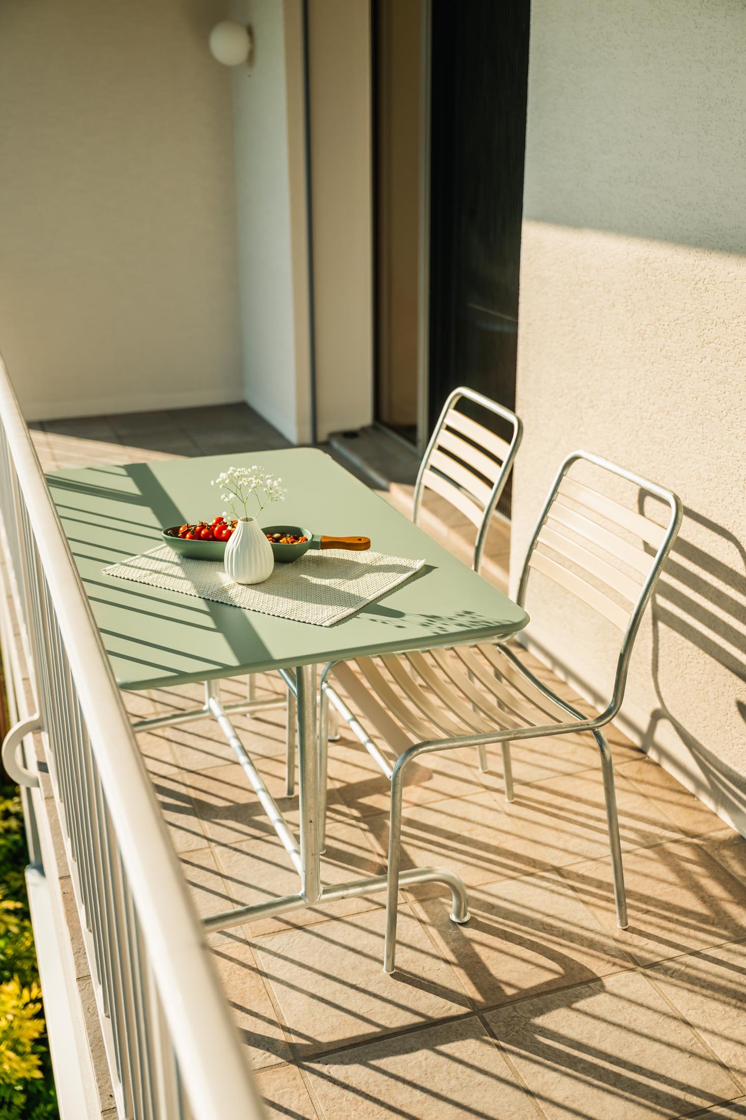 Rigi Metall-Gartentisch 120x70 klappbar in Pastellgrün präsentiert im Onlineshop von KAQTU Design AG. Gartentisch ist von Schaffner