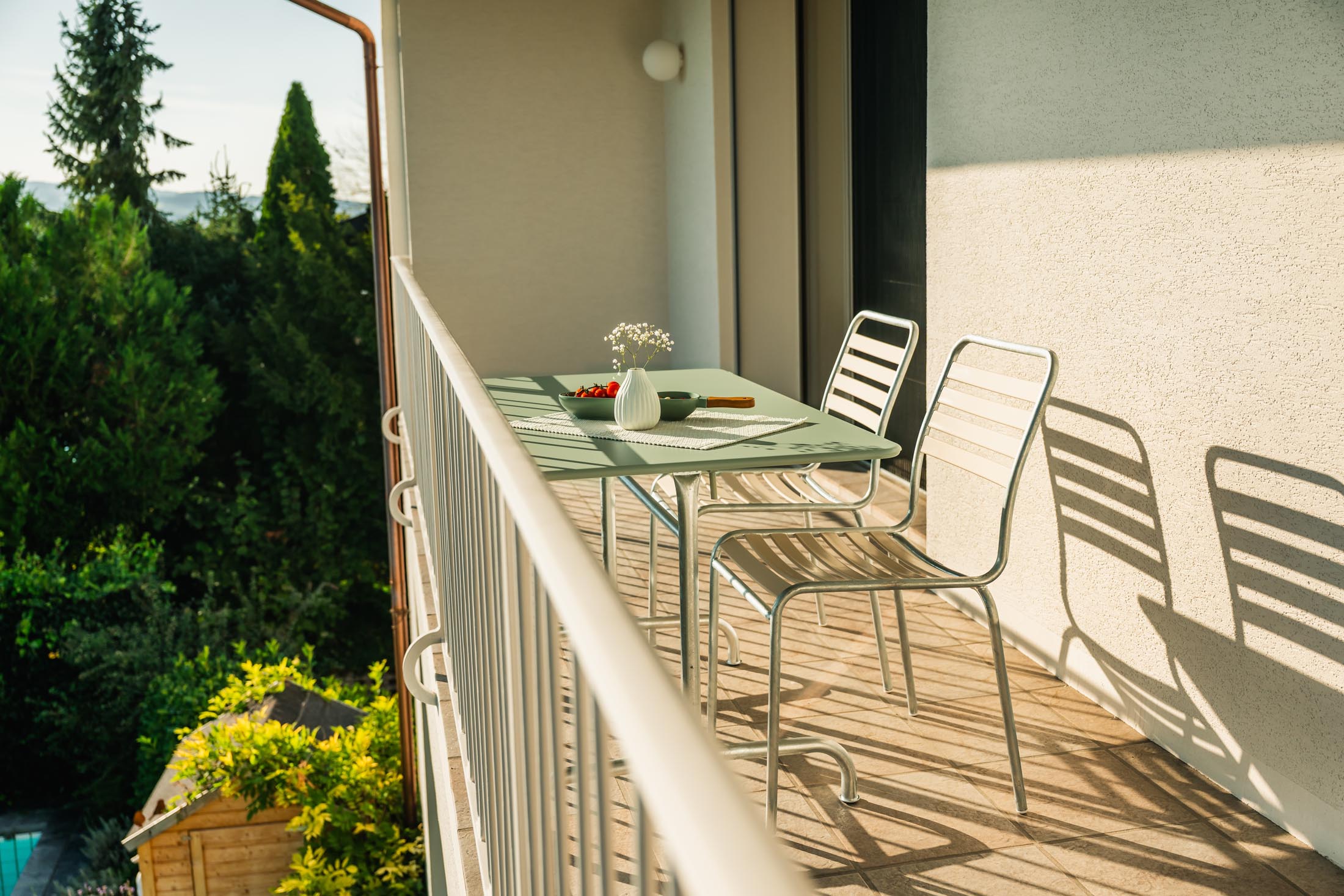 Rigi Metall-Gartentisch 120x70 klappbar in Pastellgrün präsentiert im Onlineshop von KAQTU Design AG. Gartentisch ist von Schaffner