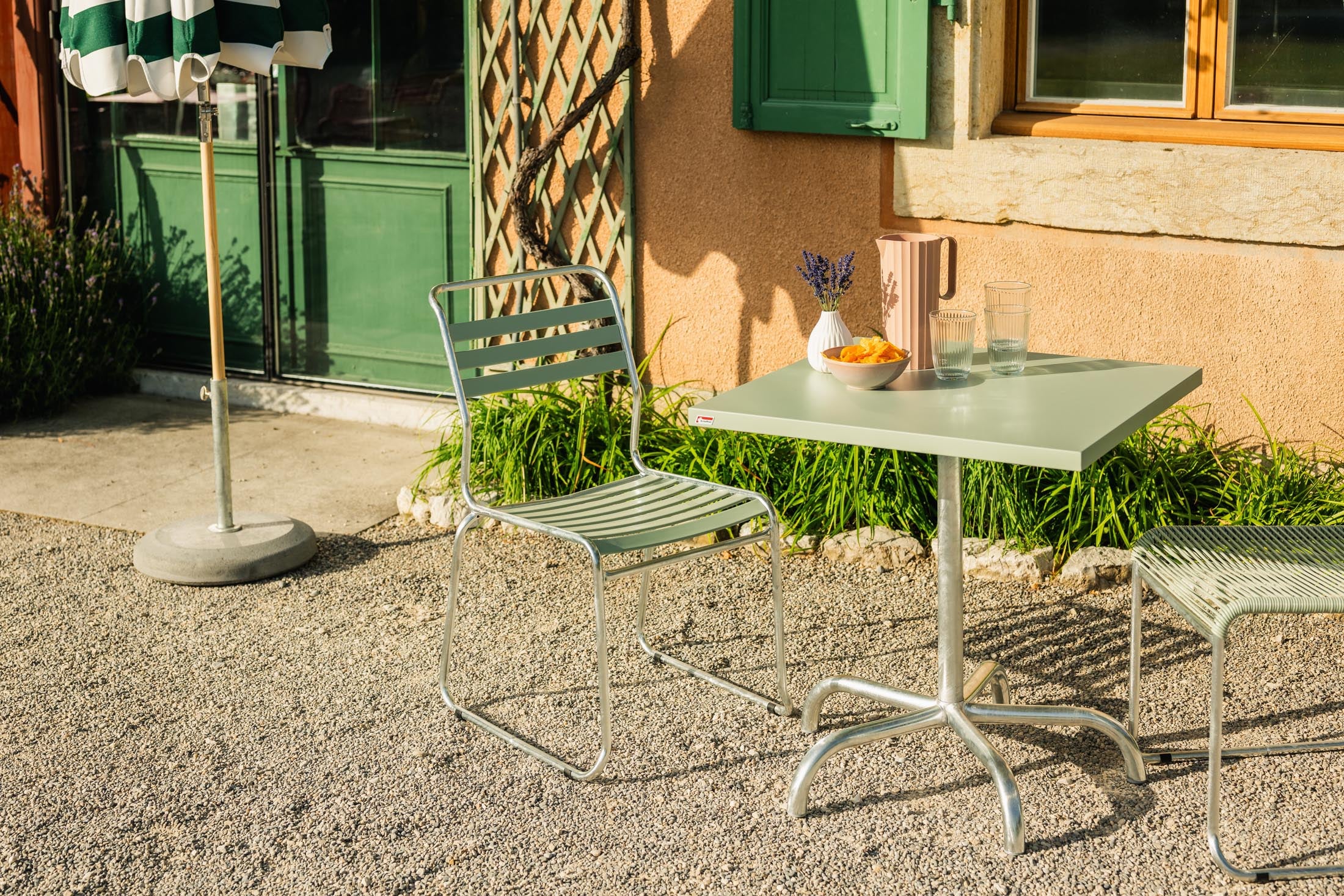 Säntis Metall-Gartentisch 80x80 klappbar in Pastellgrün präsentiert im Onlineshop von KAQTU Design AG. Gartentisch ist von Schaffner