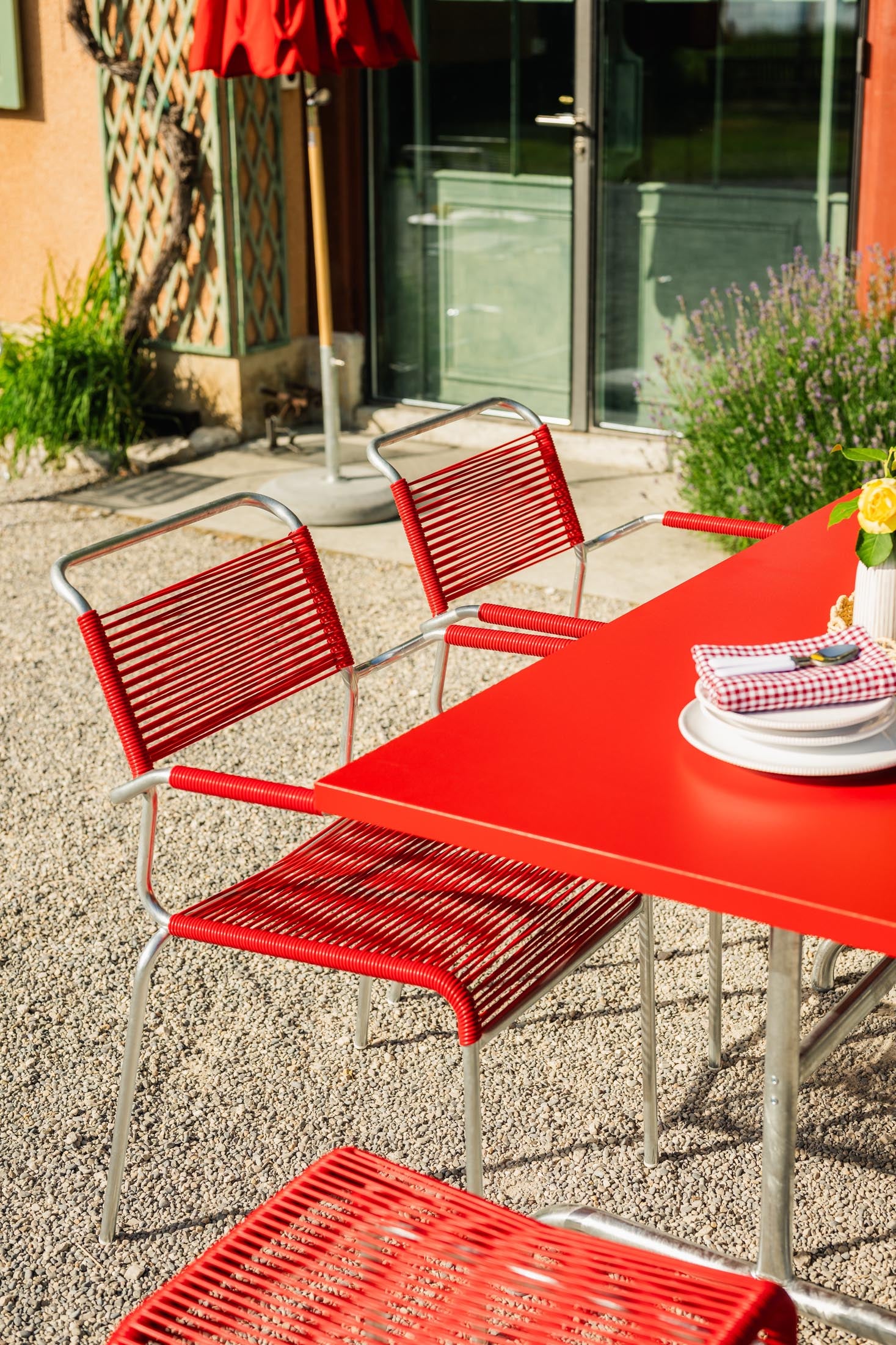 Säntis Metall-Gartentisch 140x80 klappbar in Rot präsentiert im Onlineshop von KAQTU Design AG. Gartentisch ist von Schaffner