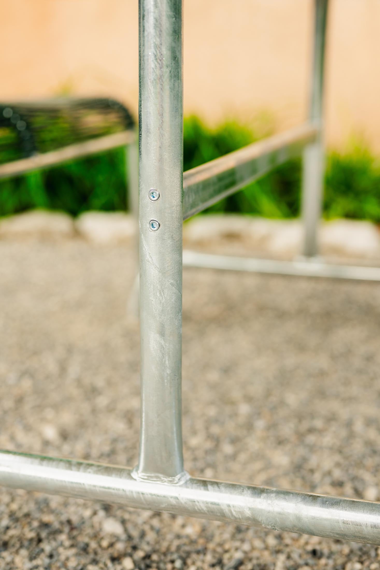 Hochwertiger, klappbarer Säntis Metall-Gartentisch 140x80 aus Schweizer Produktion. Wetterfest, langlebig und platzsparend für Garten, Balkon oder Terrasse.