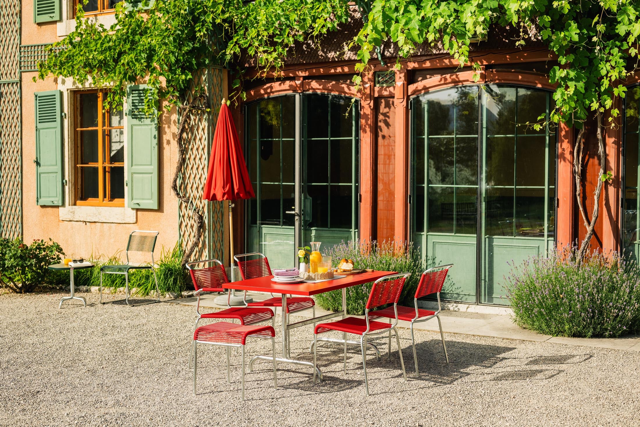 Säntis Metall-Gartentisch 140x80 klappbar in Rot präsentiert im Onlineshop von KAQTU Design AG. Gartentisch ist von Schaffner