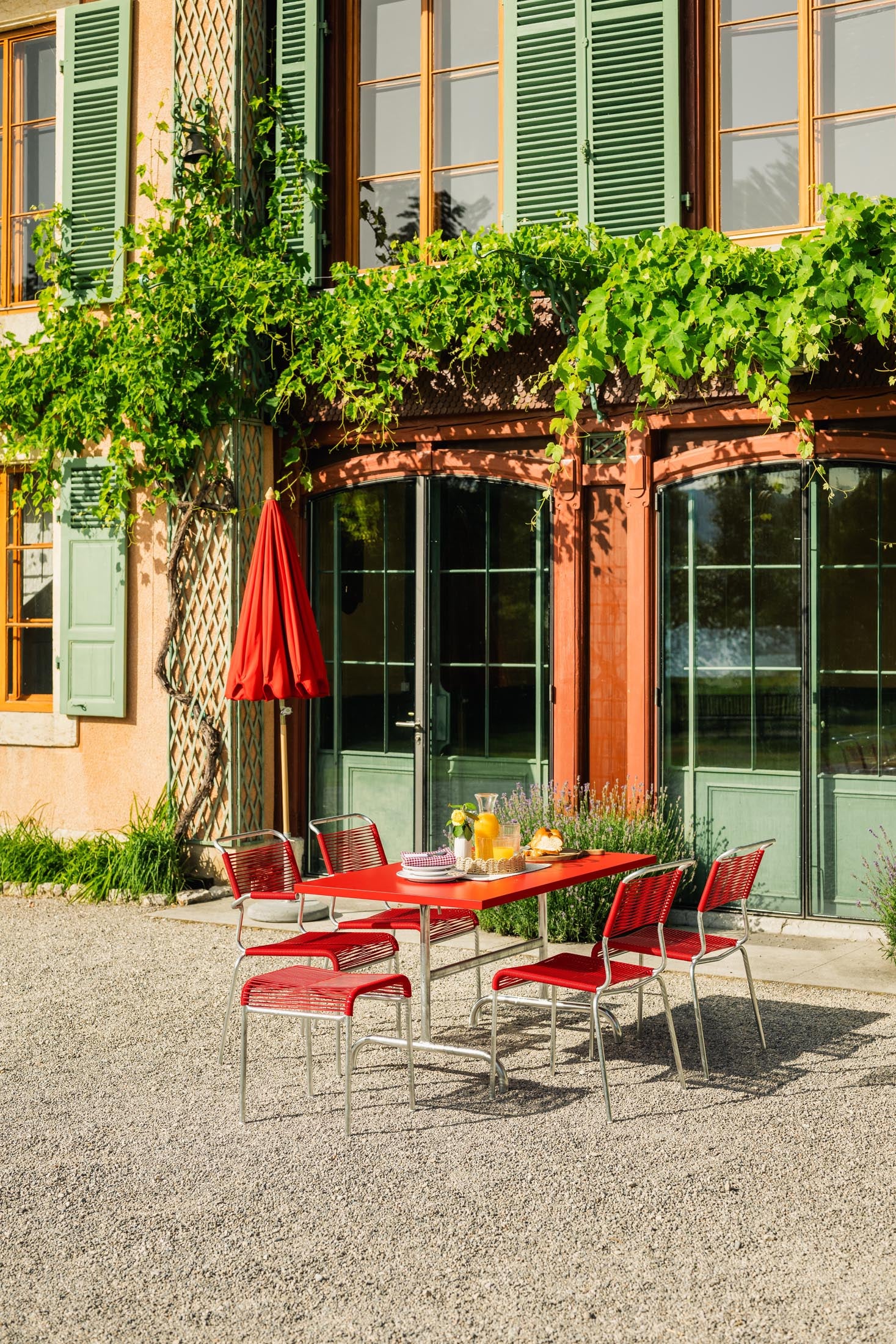 Säntis Metall-Gartentisch 140x80 klappbar in Rot präsentiert im Onlineshop von KAQTU Design AG. Gartentisch ist von Schaffner