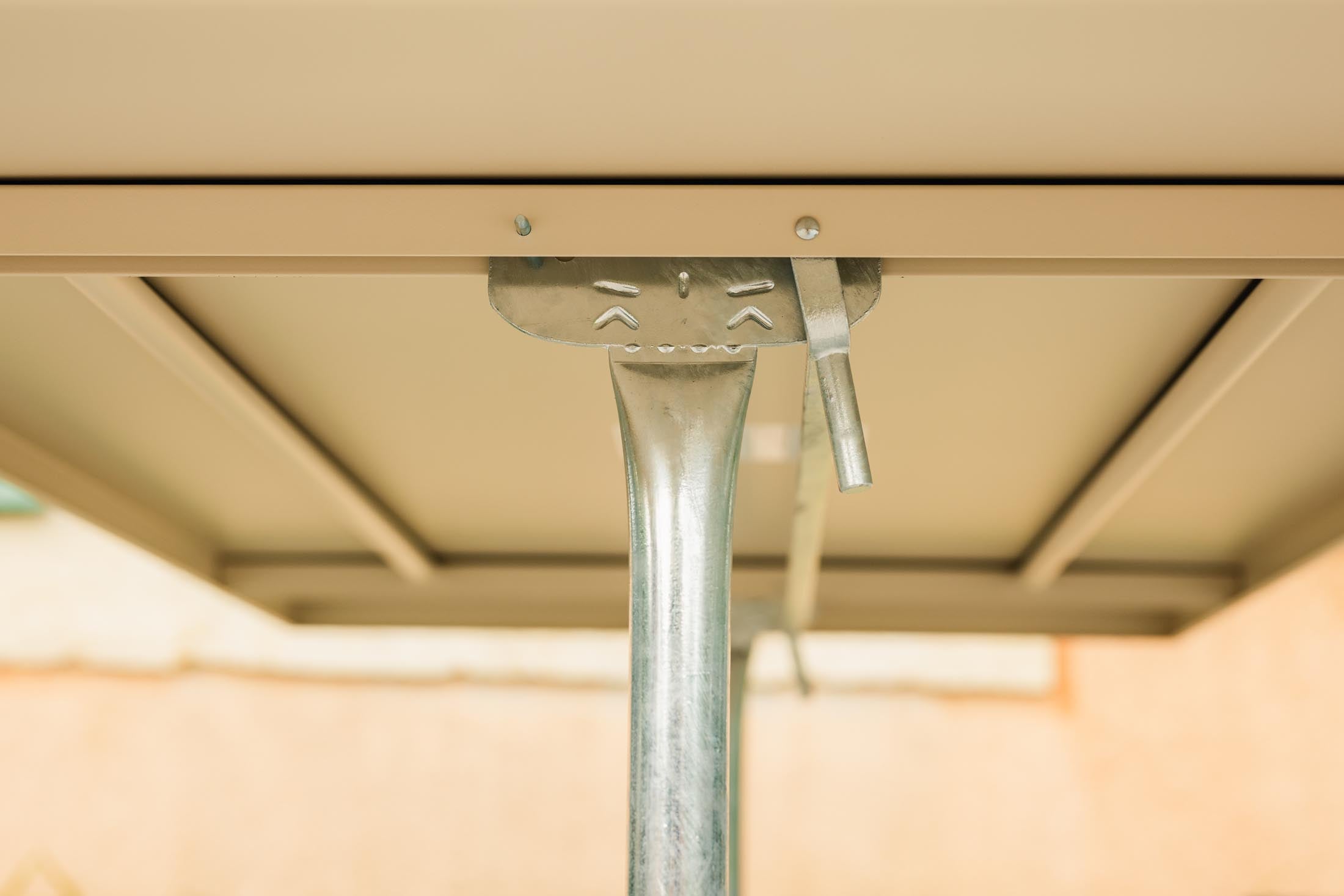 Hochwertiger, klappbarer Säntis Metall-Gartentisch 140x80 aus Schweizer Produktion. Wetterfest, langlebig, platzsparend und ideal für Garten, Balkon oder Terrasse.