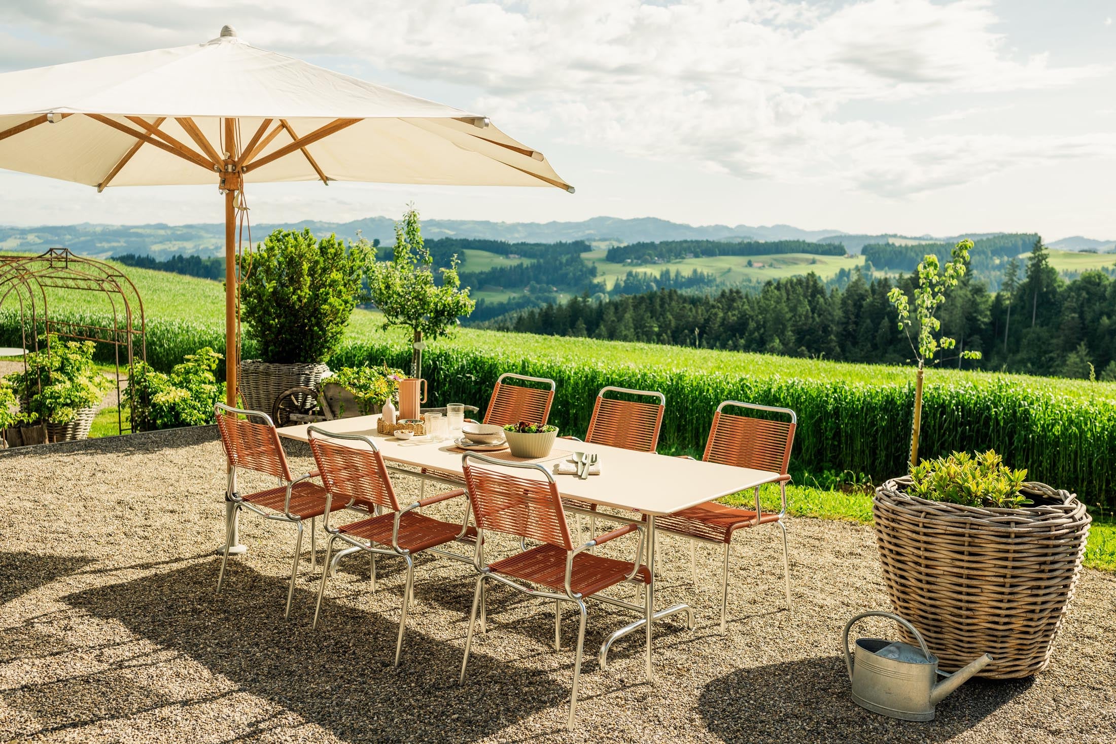 Rigi Metall-Gartentisch 240x80 klappbar in Pastellsand präsentiert im Onlineshop von KAQTU Design AG. Gartentisch ist von Schaffner