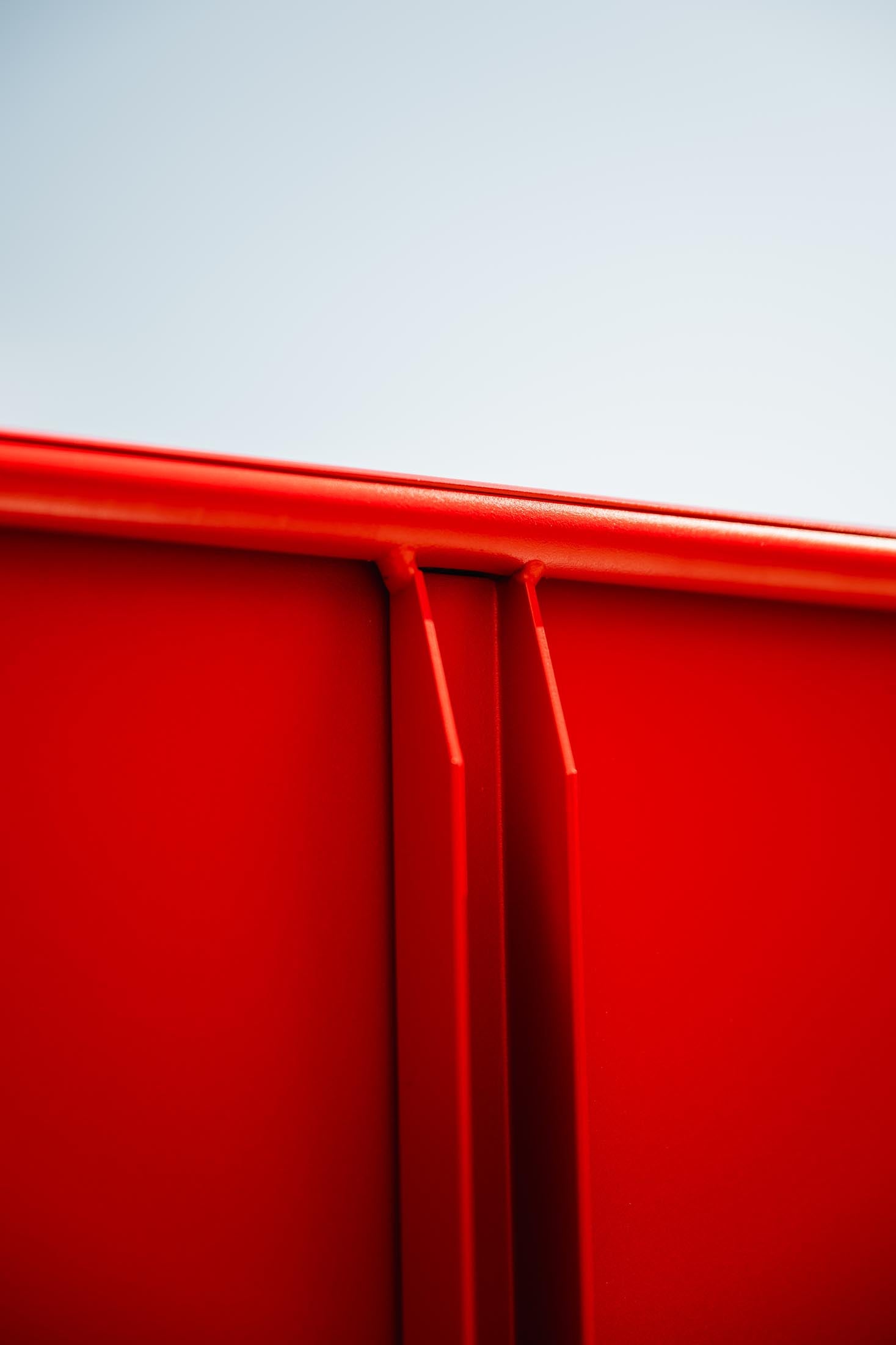 Rigi Metall-Gartentisch 70x70 klappbar in Rot präsentiert im Onlineshop von KAQTU Design AG. Gartentisch ist von Schaffner