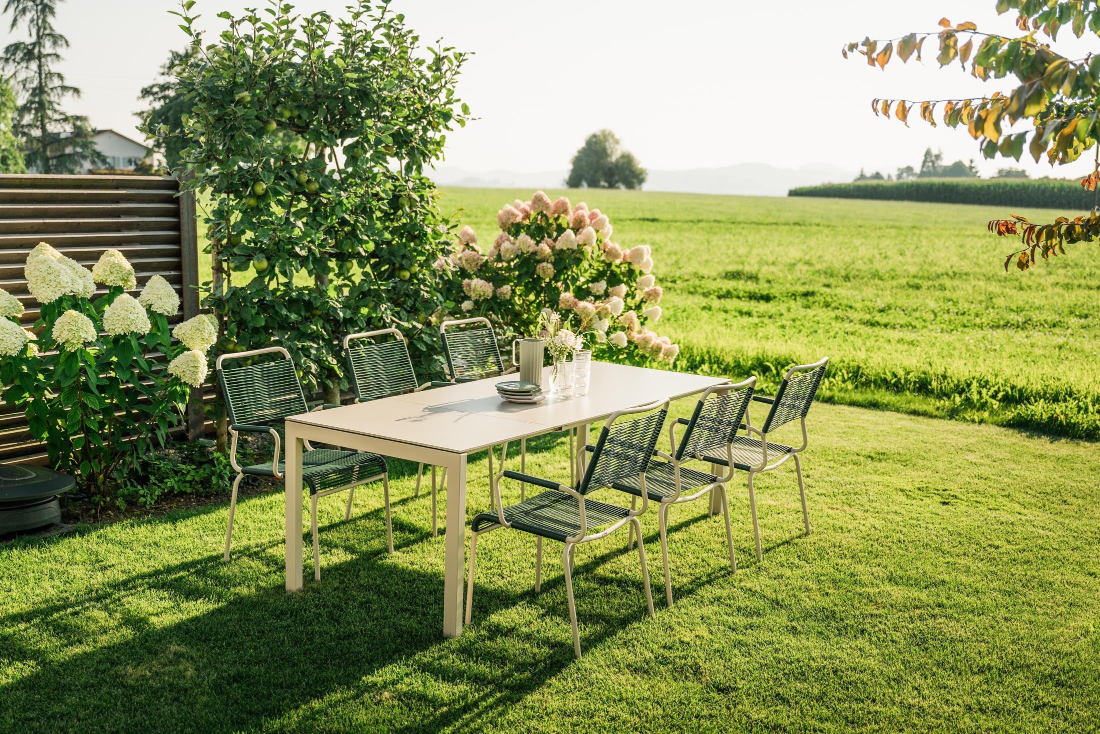 Luzern Glasfaser-Gartentisch 160/220x90 ausziehbar in Stromboli dunkel präsentiert im Onlineshop von KAQTU Design AG. Gartentisch ist von Schaffner