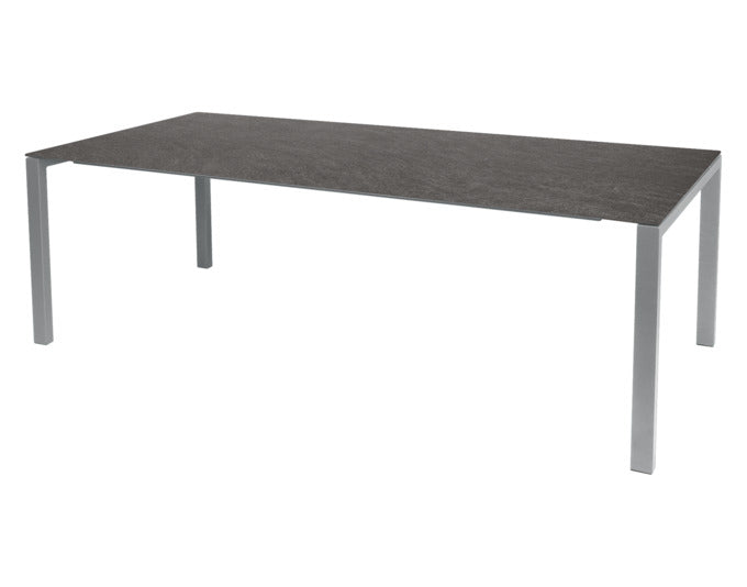 Der Fiberglastisch Luzern von Schaffner vereint elegantes Design mit Funktionalität. Ausziehbar von 220 auf 280 cm, ideal für jede Gartenfeier.