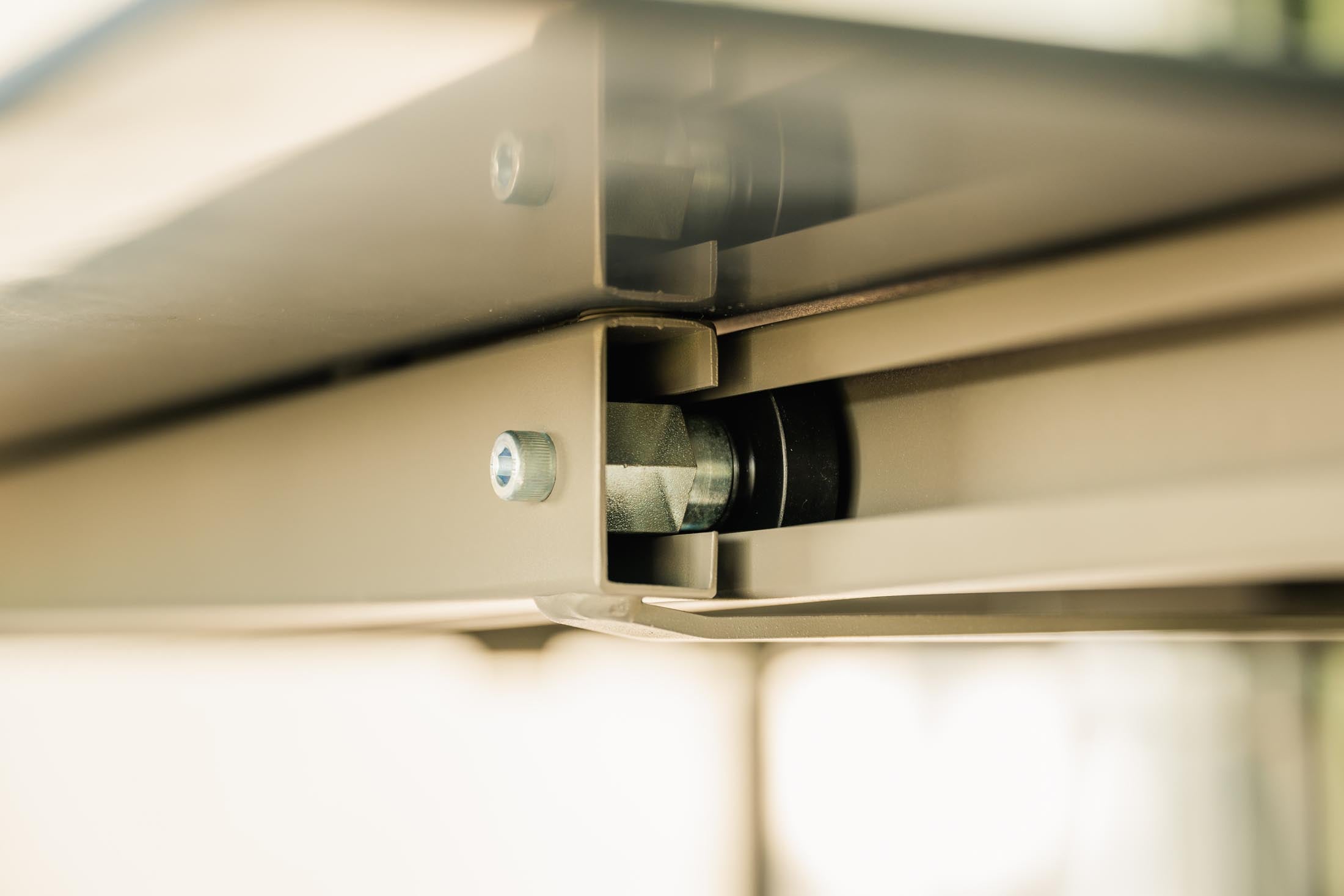 Hochwertiger Luzern Glasfaser-Gartentisch 140/200x80 cm, ausziehbar, wetterfest, langlebig, modernes Design, Schweizer Qualität, ideal für Garten und Terrasse.