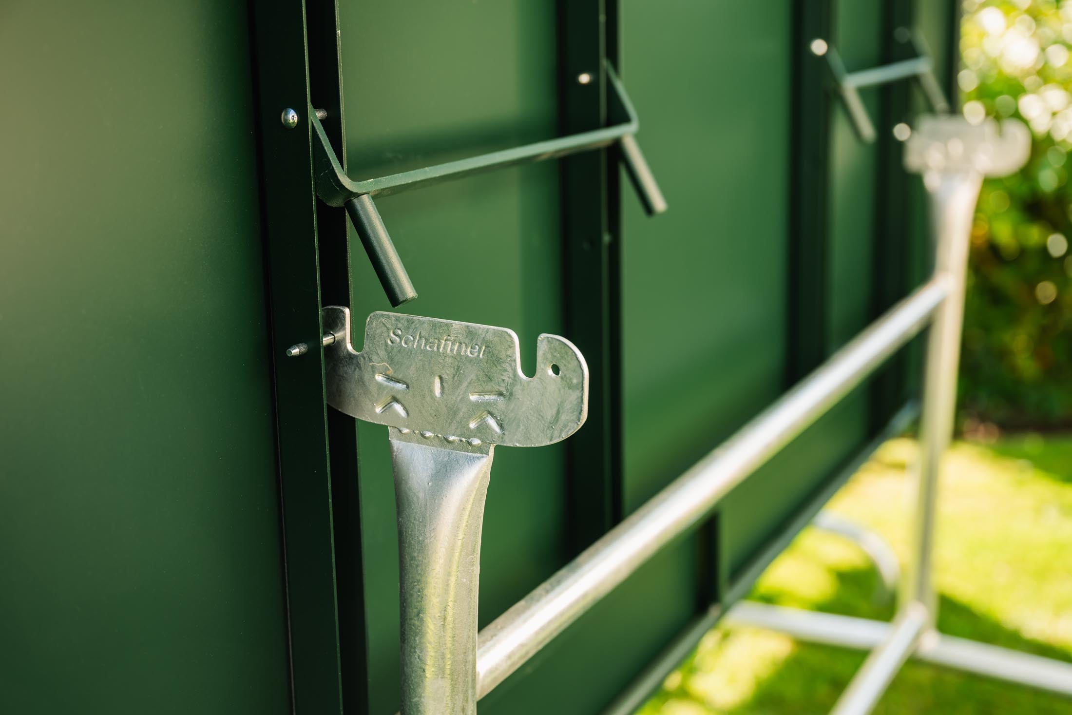Rigi Metall-Gartentisch 180x80 klappbar in Tannengrün präsentiert im Onlineshop von KAQTU Design AG. Gartentisch ist von Schaffner