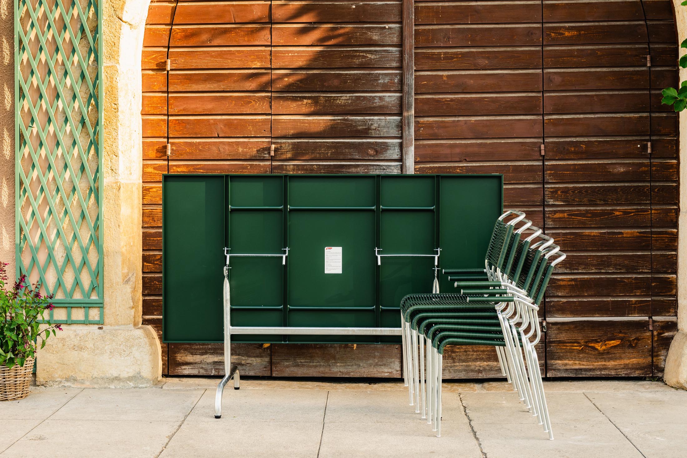 Säntis Metall-Gartentisch 180x90 klappbar in Tannengrün präsentiert im Onlineshop von KAQTU Design AG. Gartentisch ist von Schaffner