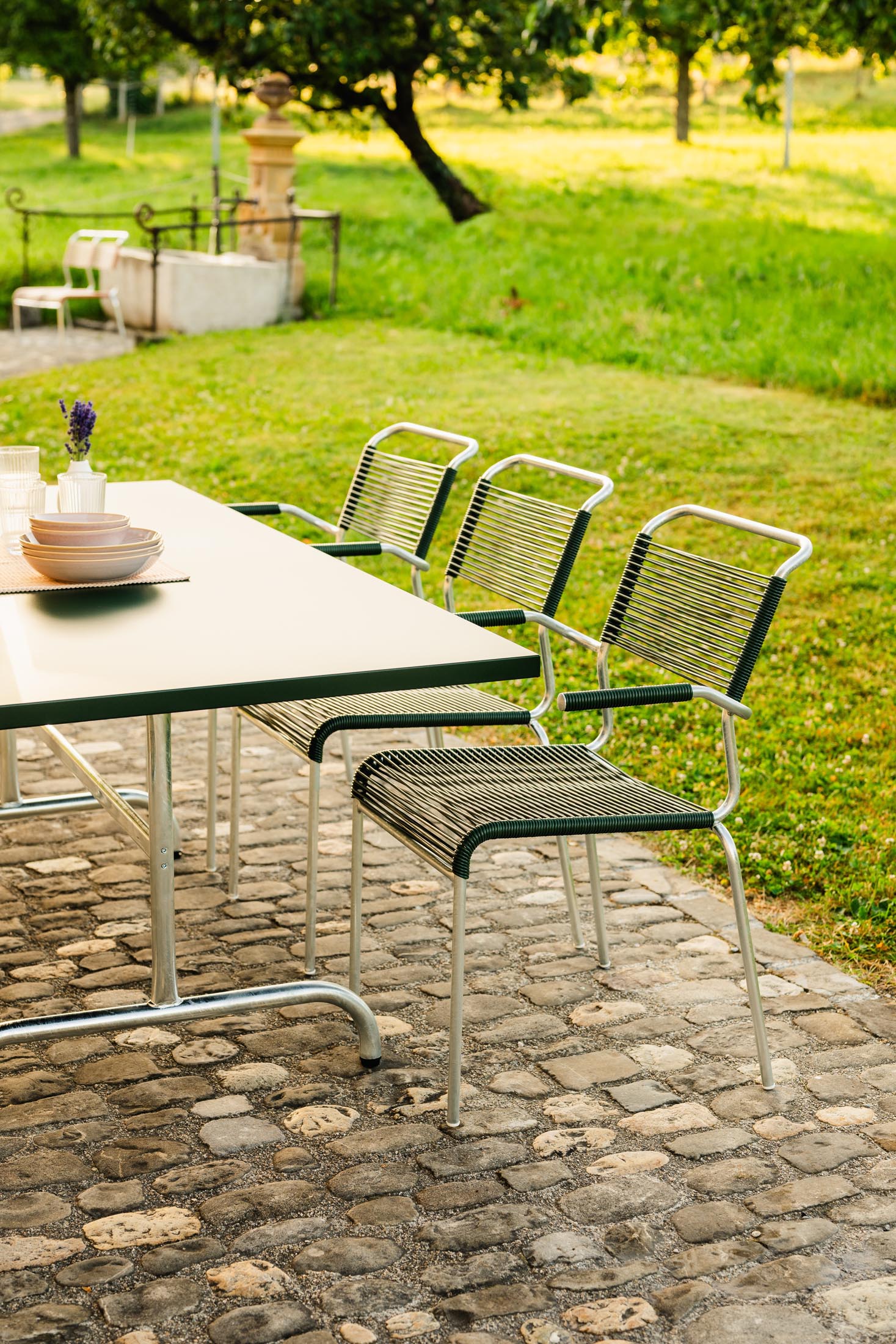 Säntis Metall-Gartentisch 180x90 klappbar in Tannengrün präsentiert im Onlineshop von KAQTU Design AG. Gartentisch ist von Schaffner
