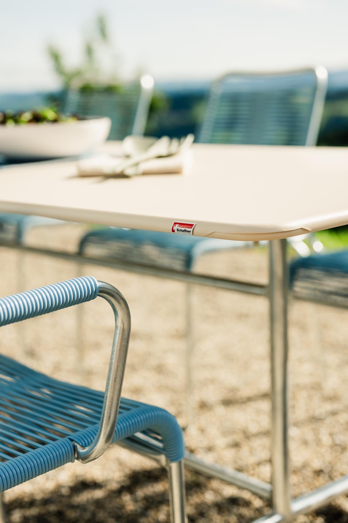 Rigi Metall-Gartentisch 240x90 klappbar in Pastellsand präsentiert im Onlineshop von KAQTU Design AG. Gartentisch ist von Schaffner