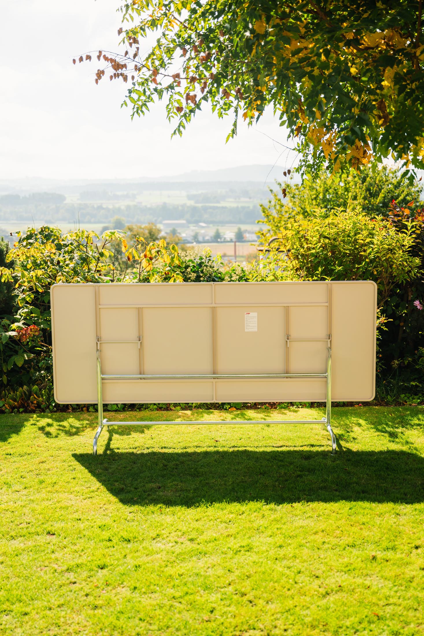 Rigi Metall-Gartentisch 240x90 klappbar in Pastellsand präsentiert im Onlineshop von KAQTU Design AG. Gartentisch ist von Schaffner