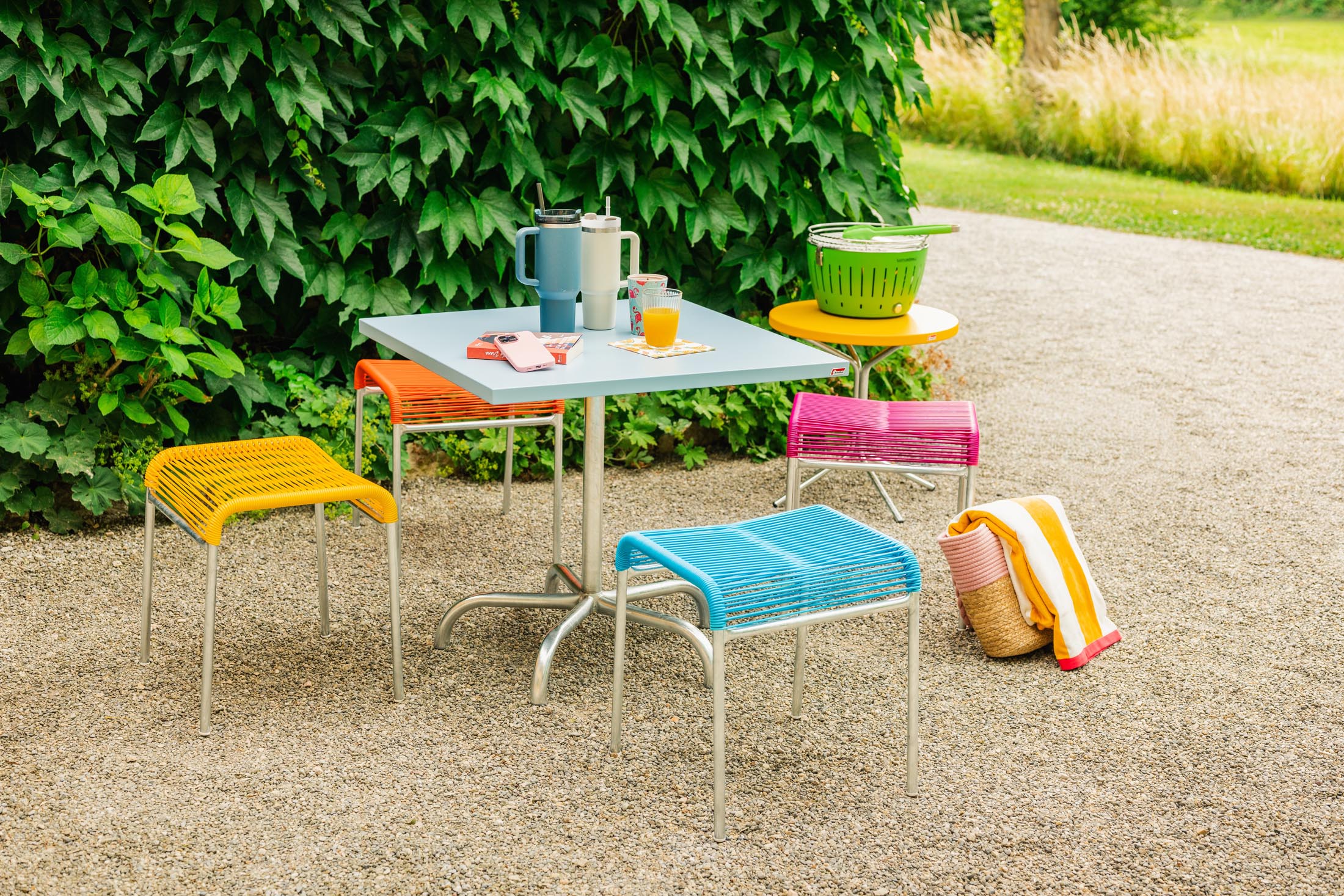 Säntis Metall-Gartentisch 90x90 klappbar in Pastellblau präsentiert im Onlineshop von KAQTU Design AG. Gartentisch ist von Schaffner