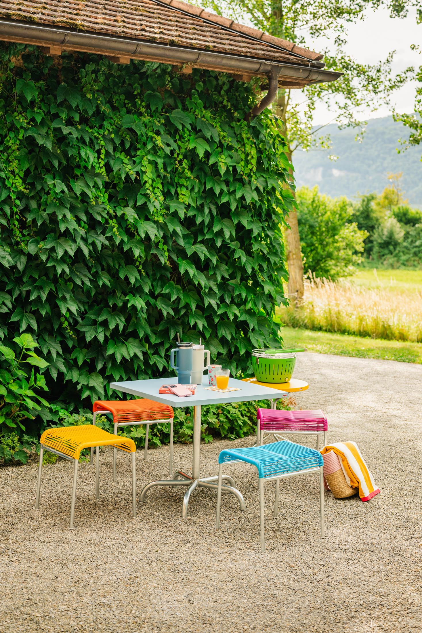 Säntis Metall-Gartentisch 90x90 klappbar in Pastellblau präsentiert im Onlineshop von KAQTU Design AG. Gartentisch ist von Schaffner