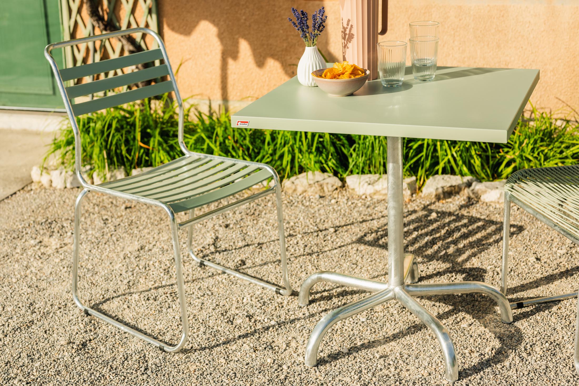 Säntis Metall-Gartentisch 90x90 klappbar in Pastellgrün präsentiert im Onlineshop von KAQTU Design AG. Gartentisch ist von Schaffner