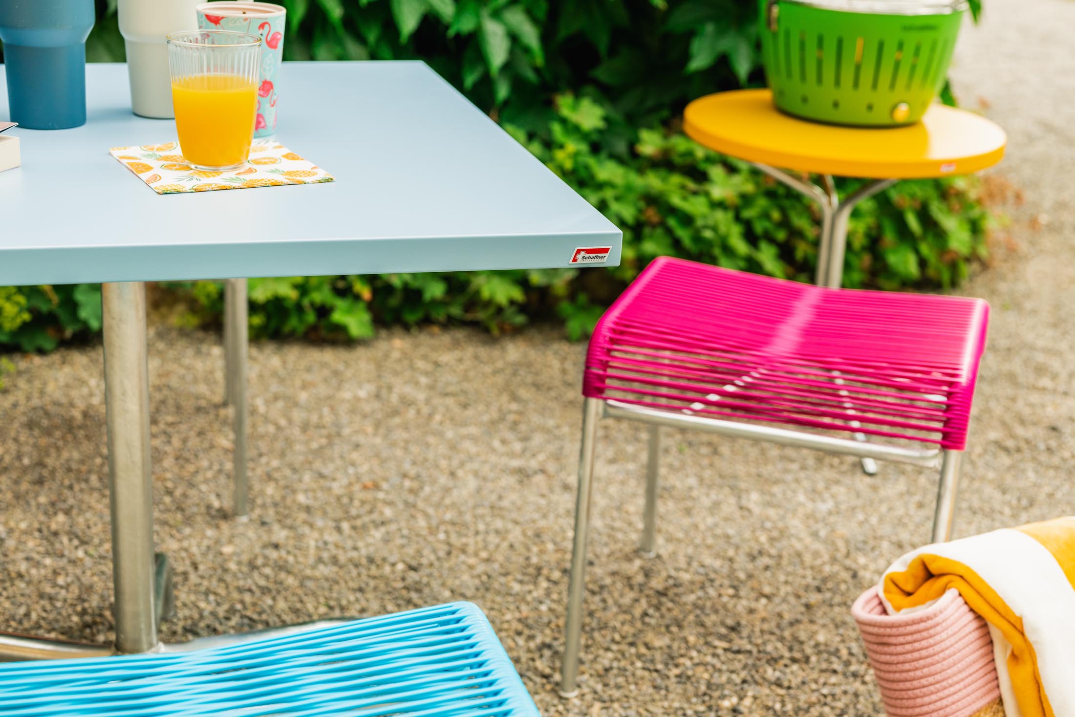 Säntis Metall-Gartentisch 90x90 klappbar in Pastellblau präsentiert im Onlineshop von KAQTU Design AG. Gartentisch ist von Schaffner