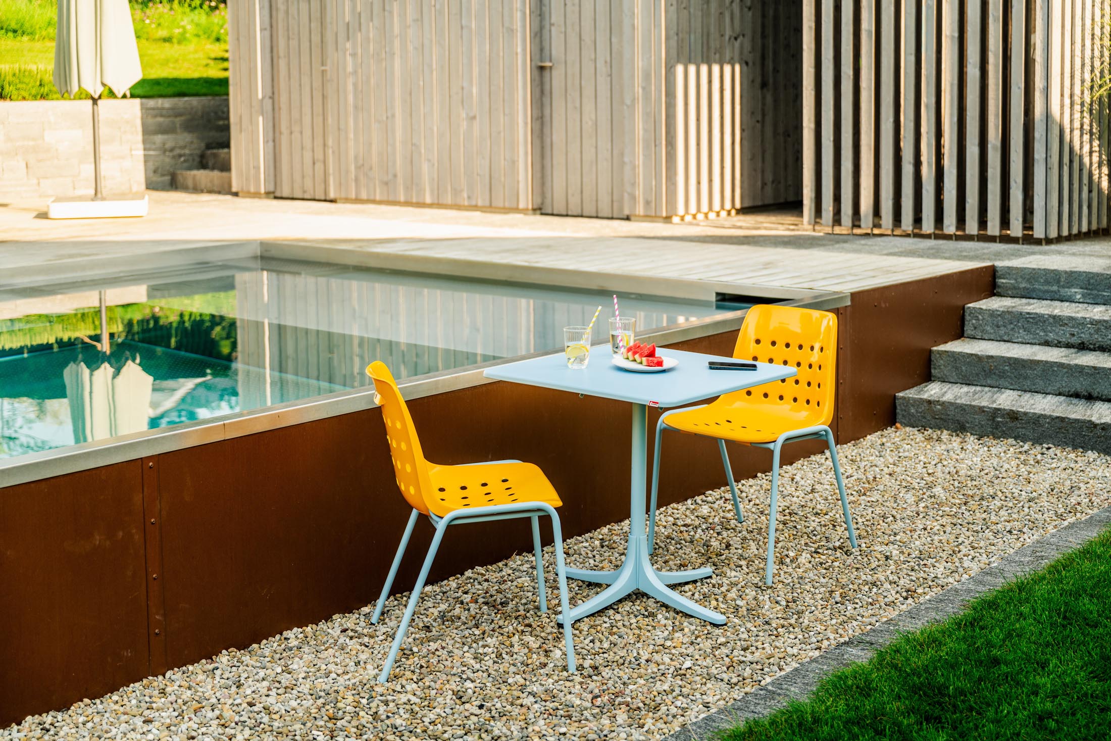 Schaffhausen Glasfaser-Gartentisch 70x70 klappbar in Graphit präsentiert im Onlineshop von KAQTU Design AG. Gartentisch ist von Schaffner