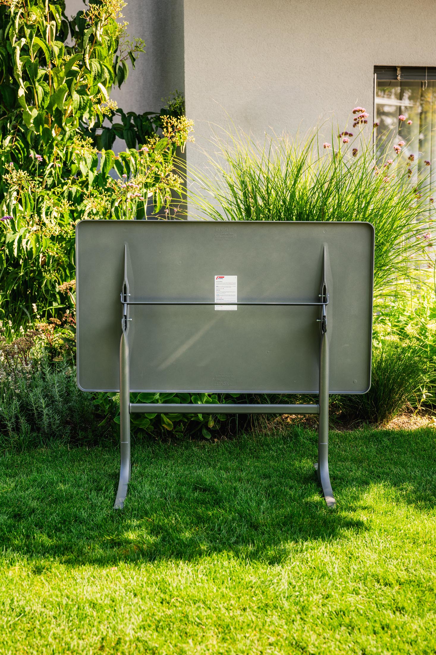 Schaffhausen Glasfaser-Gartentisch 120x70 klappbar in Alusilber präsentiert im Onlineshop von KAQTU Design AG. Gartentisch ist von Schaffner