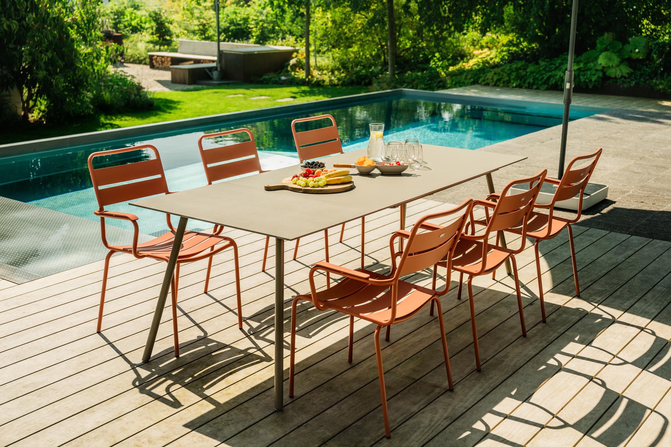 Locarno Glasfaser-Gartentisch 160/220x90 ausziehbar in Graphit präsentiert im Onlineshop von KAQTU Design AG. Gartentisch ist von Schaffner
