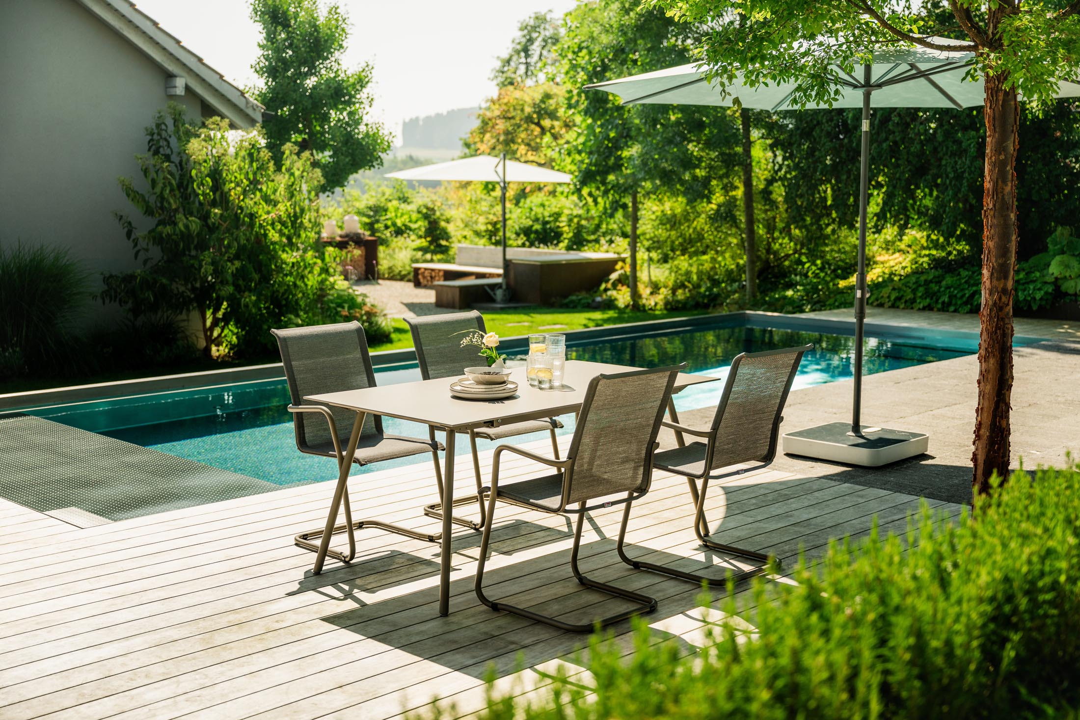 Locarno Glasfaser-Gartentisch 160x90 in Graphit präsentiert im Onlineshop von KAQTU Design AG. Gartentisch ist von Schaffner