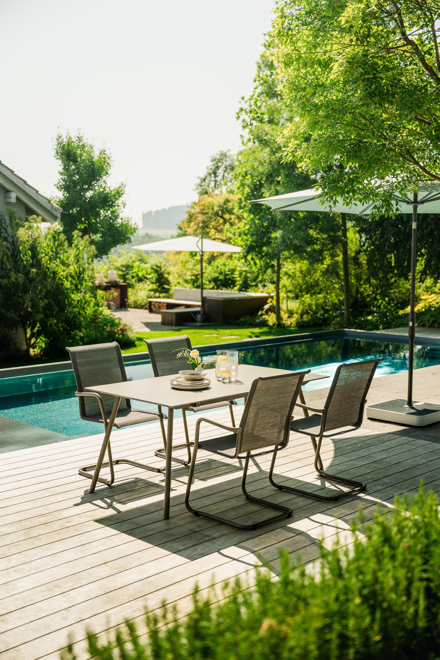 Locarno Glasfaser-Gartentisch 160x90 in Graphit präsentiert im Onlineshop von KAQTU Design AG. Gartentisch ist von Schaffner