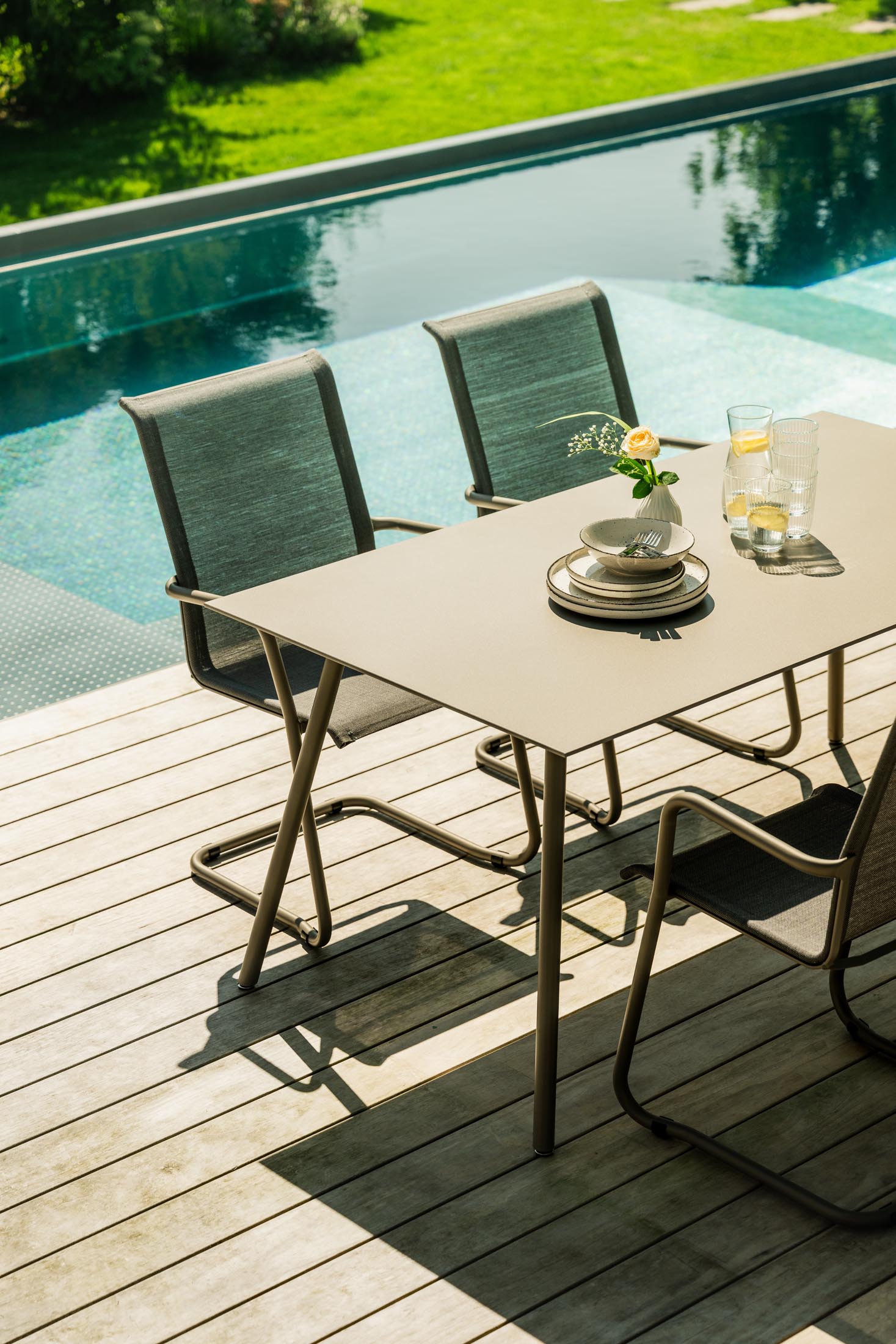Locarno Glasfaser-Gartentisch 160x90 in Graphit präsentiert im Onlineshop von KAQTU Design AG. Gartentisch ist von Schaffner