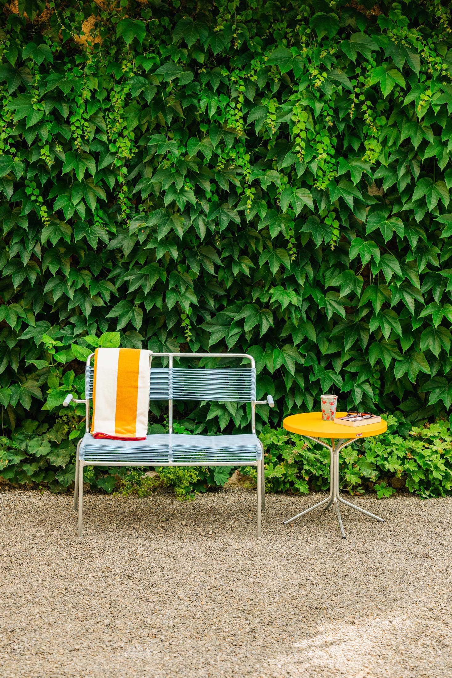 PIX Metall-Beistelltisch Outdoor ø54 / 54 in Gelb präsentiert im Onlineshop von KAQTU Design AG. Beistelltisch Outdoor ist von Schaffner