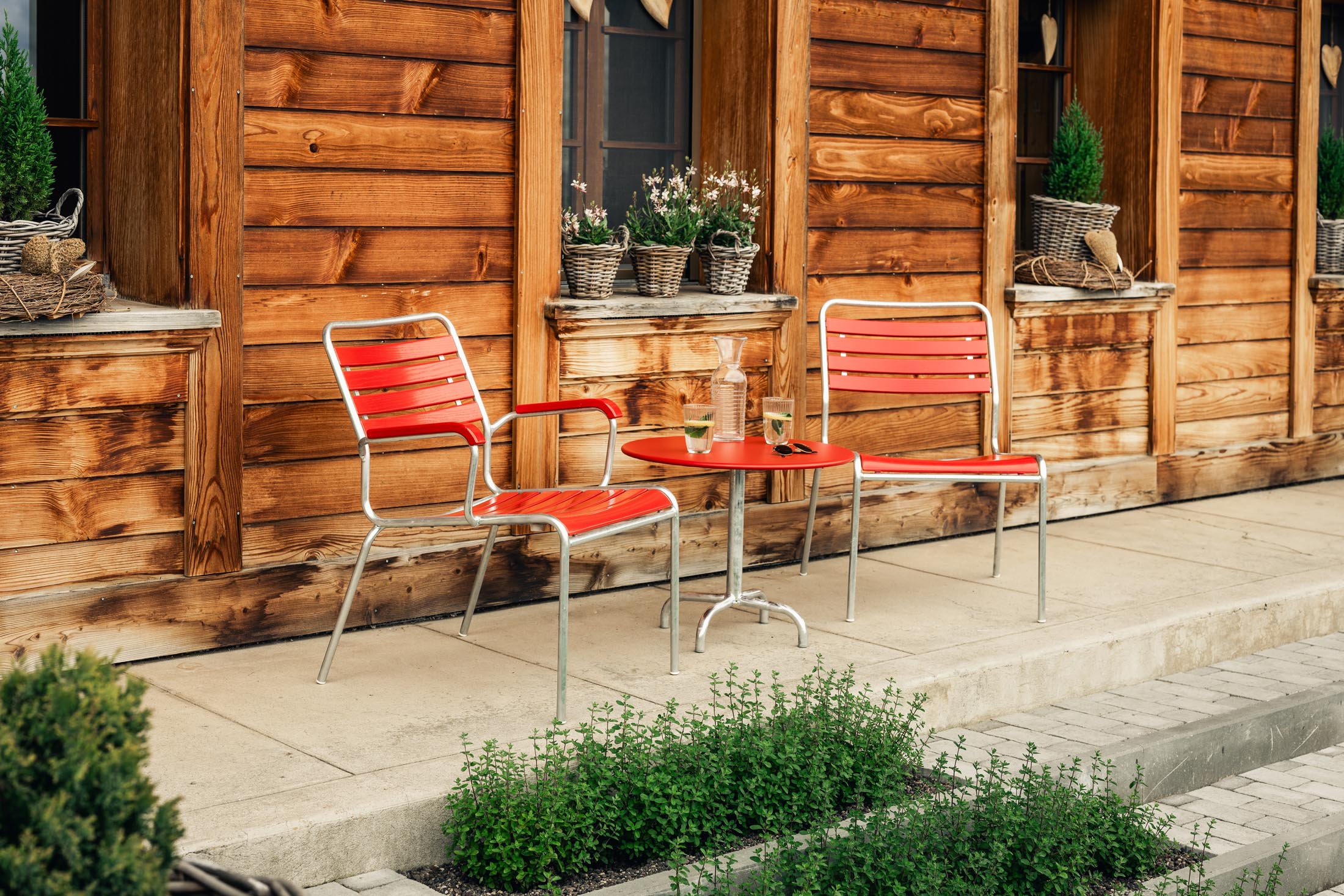 Rigi Holzlatten-Salonsessel ohne Armlehne in Natur geölt präsentiert im Onlineshop von KAQTU Design AG. Outdoor-Sessel ist von Schaffner