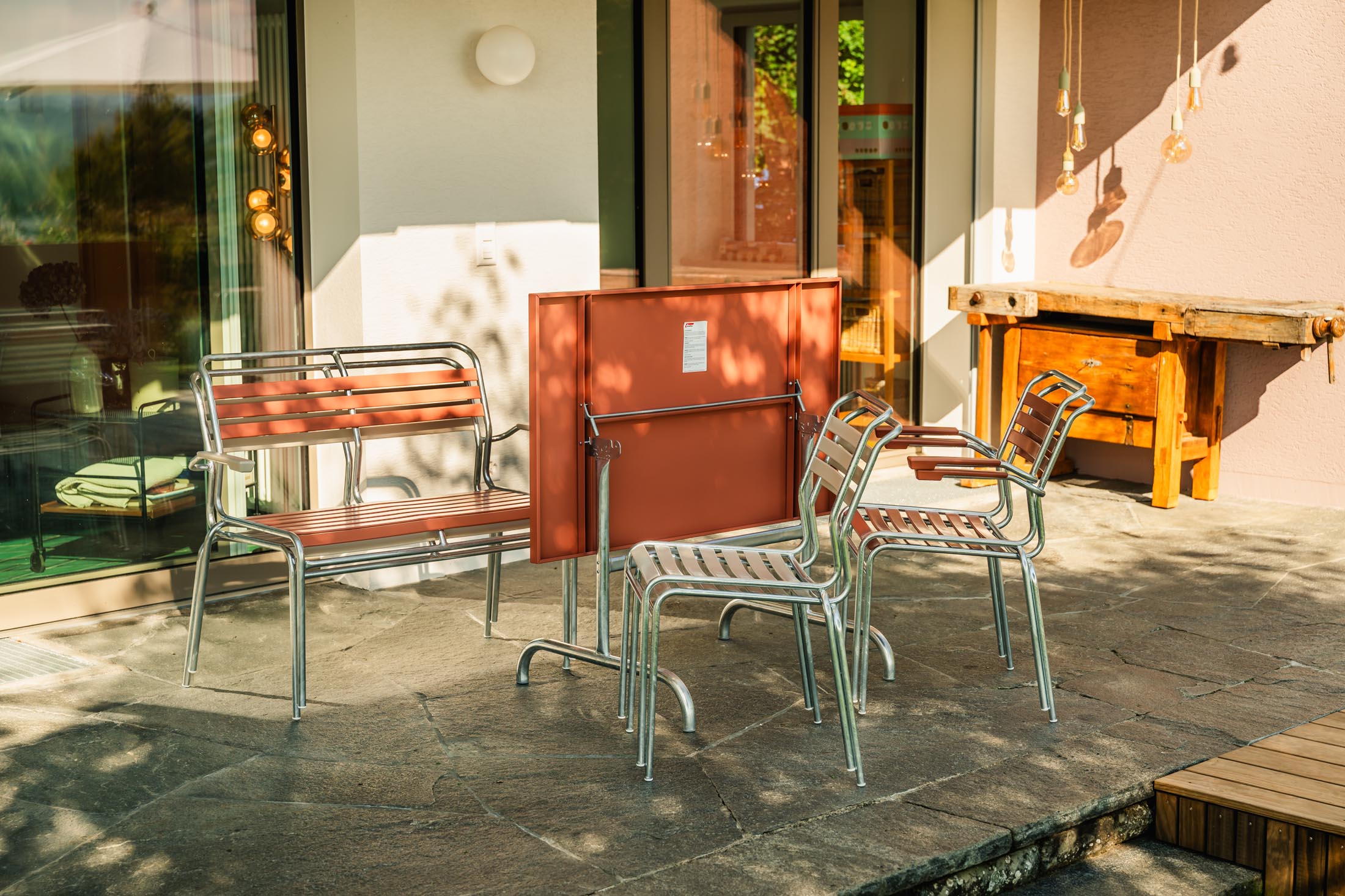 Säntis Lättli-Gartenstuhl ohne Armlehne in Pastellsand präsentiert im Onlineshop von KAQTU Design AG. Gartenstuhl ist von Schaffner