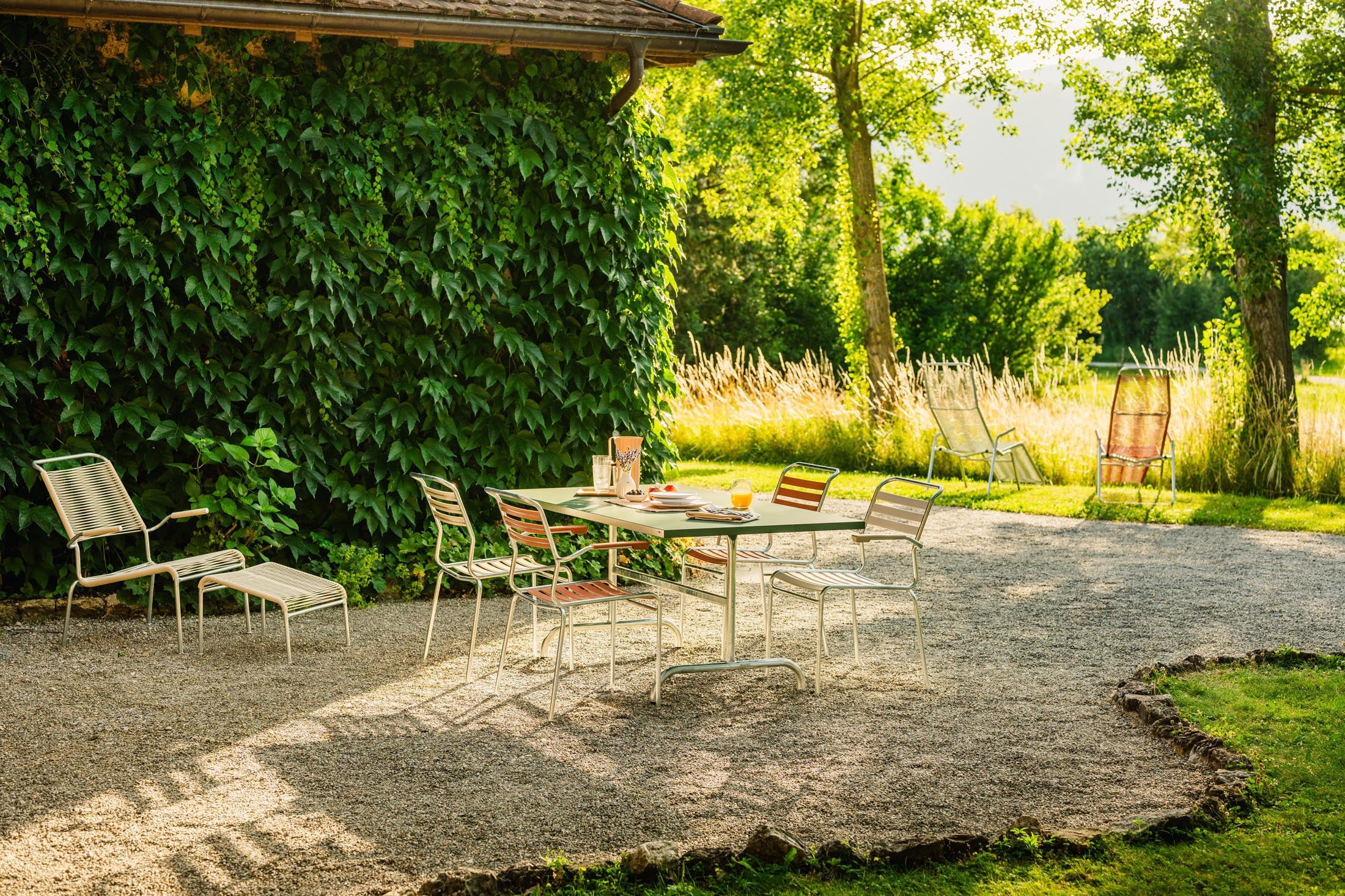 Säntis Lättli-Gartenstuhl ohne Armlehne in Pastellterracotta präsentiert im Onlineshop von KAQTU Design AG. Gartenstuhl ist von Schaffner