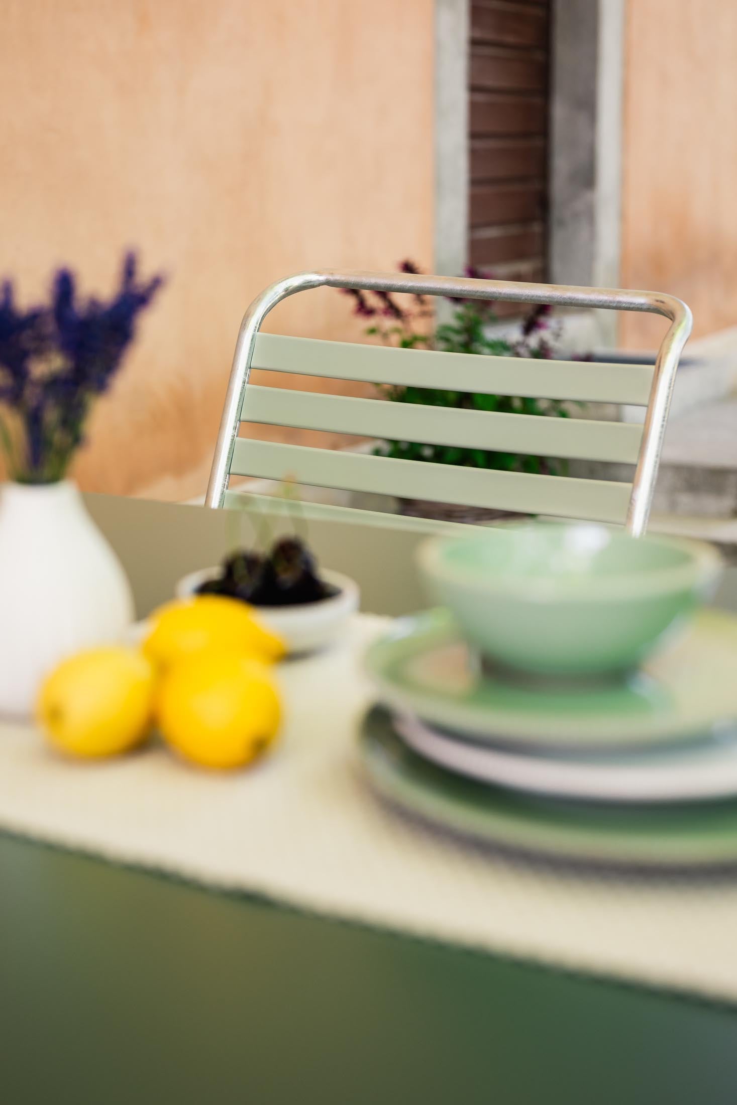 Säntis Lättli-Gartenstuhl ohne Armlehne in Pastellgrün präsentiert im Onlineshop von KAQTU Design AG. Gartenstuhl ist von Schaffner