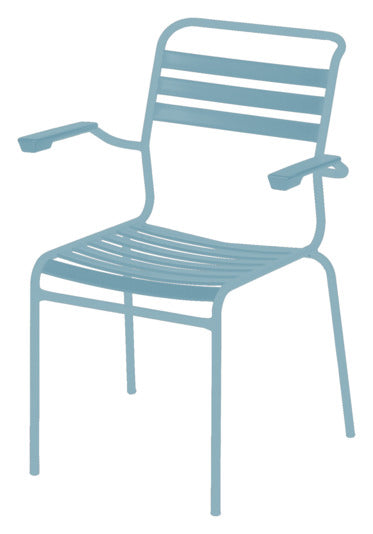 Erleben Sie den Säntis Stuhl mit Armlehne von Schaffner: Stilvolles Design, langlebig und ideal für den Außenbereich. Praktisch stapelbar und wetterfest.