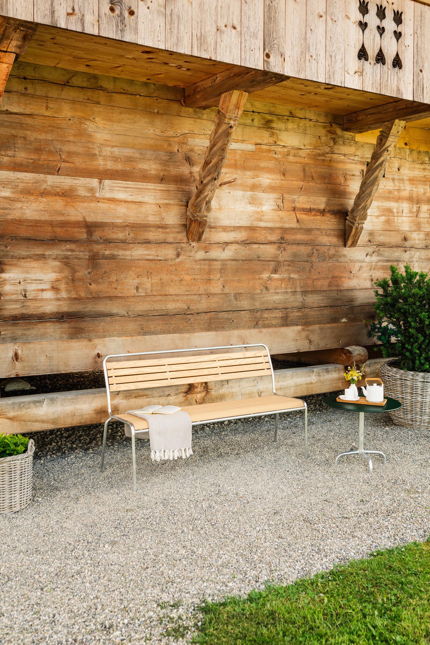 Rigi Holzlatten-3er-Gartenbank ohne Armlehne in Natur geölt präsentiert im Onlineshop von KAQTU Design AG. Gartenbank ist von Schaffner