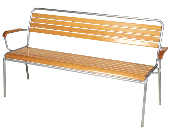 Entdecken Sie die Holzlattenbank Rigi mit Armlehne von Schaffner – eine perfekte Kombination aus Funktionalität und elegantem Design.