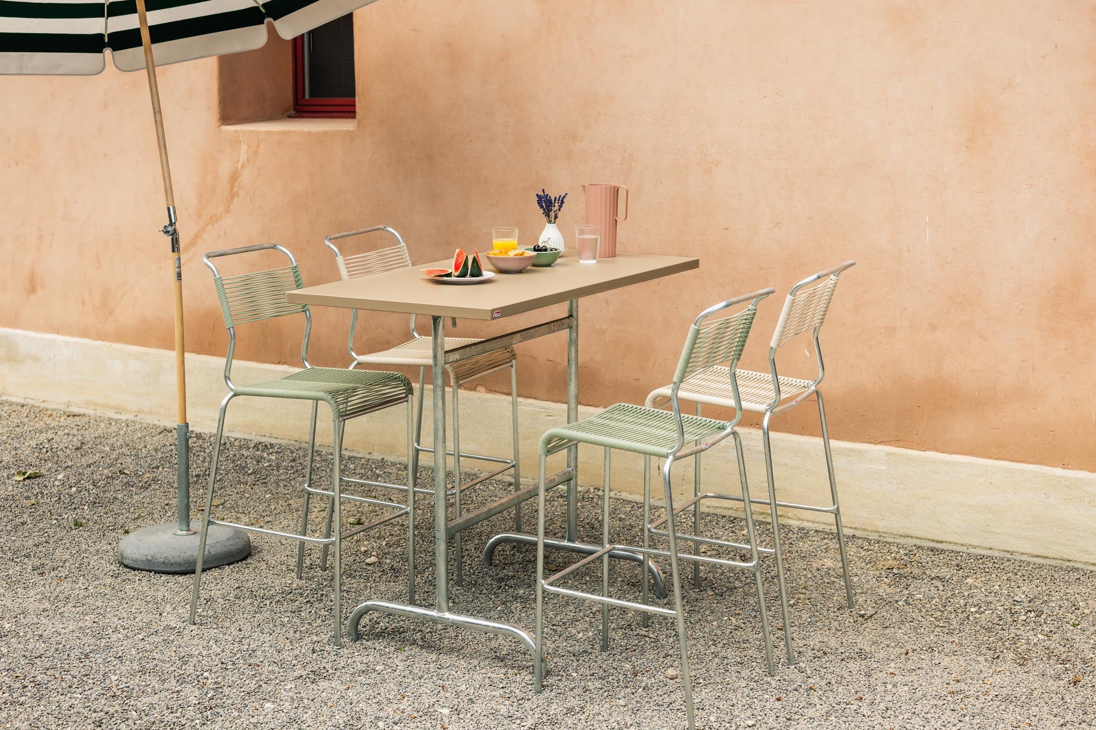 Säntis Spaghetti-Barstuhl Outdoor ohne Armlehne in Pastellgrün präsentiert im Onlineshop von KAQTU Design AG. Outdoor-Barstuhl ist von Schaffner