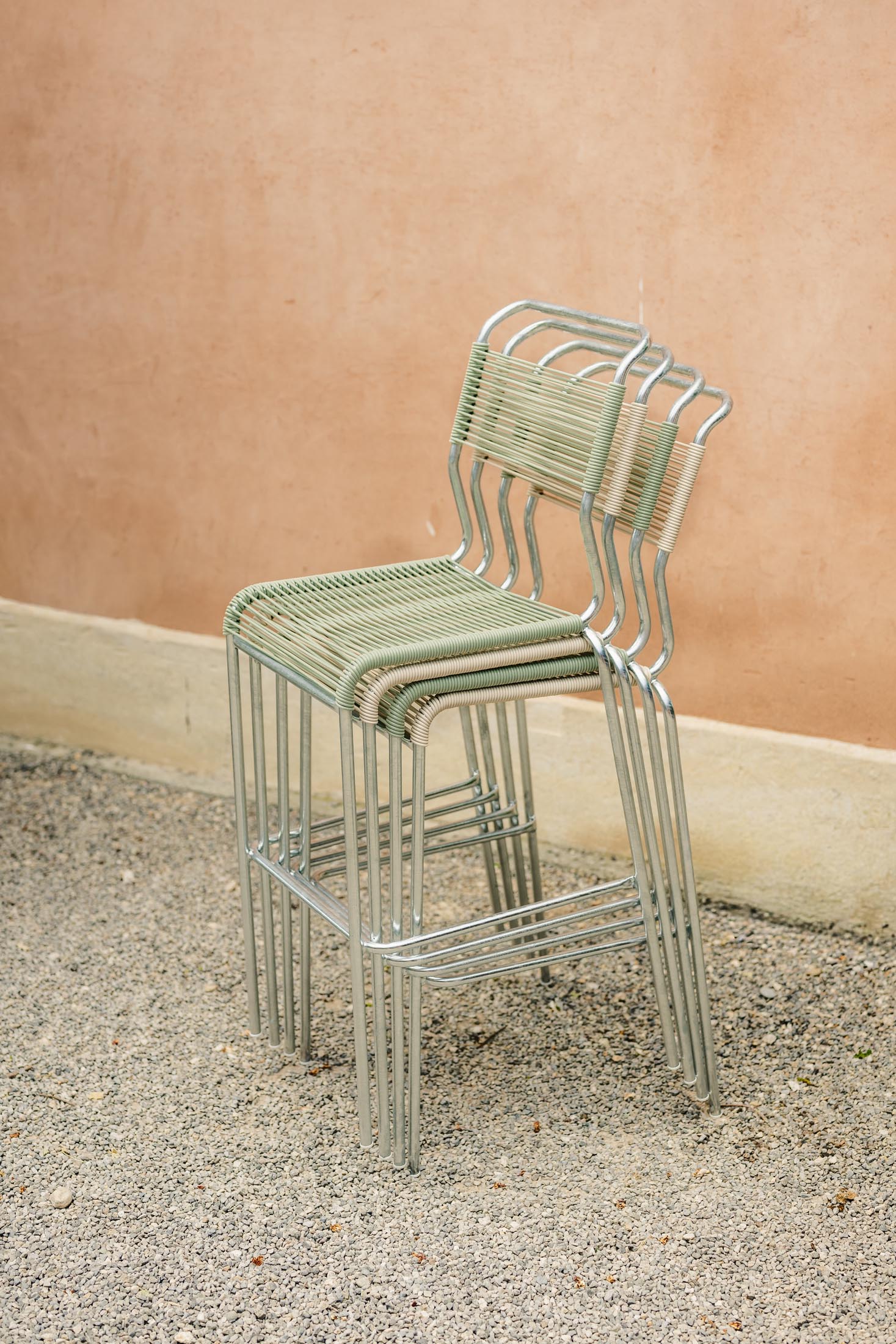 Säntis Spaghetti-Barstuhl Outdoor ohne Armlehne in Pastellgrün präsentiert im Onlineshop von KAQTU Design AG. Outdoor-Barstuhl ist von Schaffner