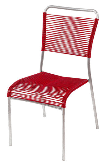 Entdecken Sie den Spaghettistuhl Mendrisio von Schaffner – ein eleganter, wetterfester Stuhl, der durch seine Stapelbarkeit und Langlebigkeit besticht.