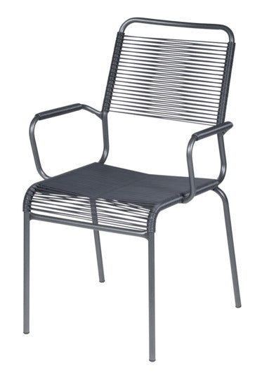 Erleben Sie den Spaghettistuhl Rigi von Schaffner: Elegante Linien und komfortable Armlehnen für entspannte Stunden im Freien.