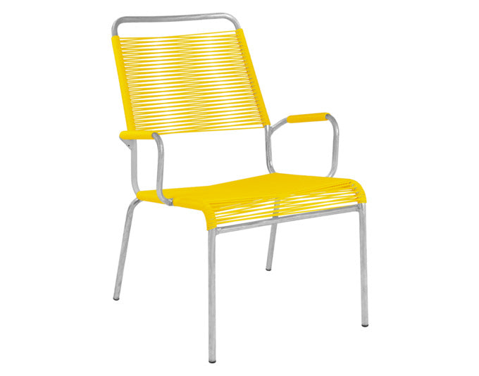 Rigi Spaghetti-Salonsessel mit Armlehne in Gelb präsentiert im Onlineshop von KAQTU Design AG. Gartenstuhl mit Armlehnen ist von Schaffner
